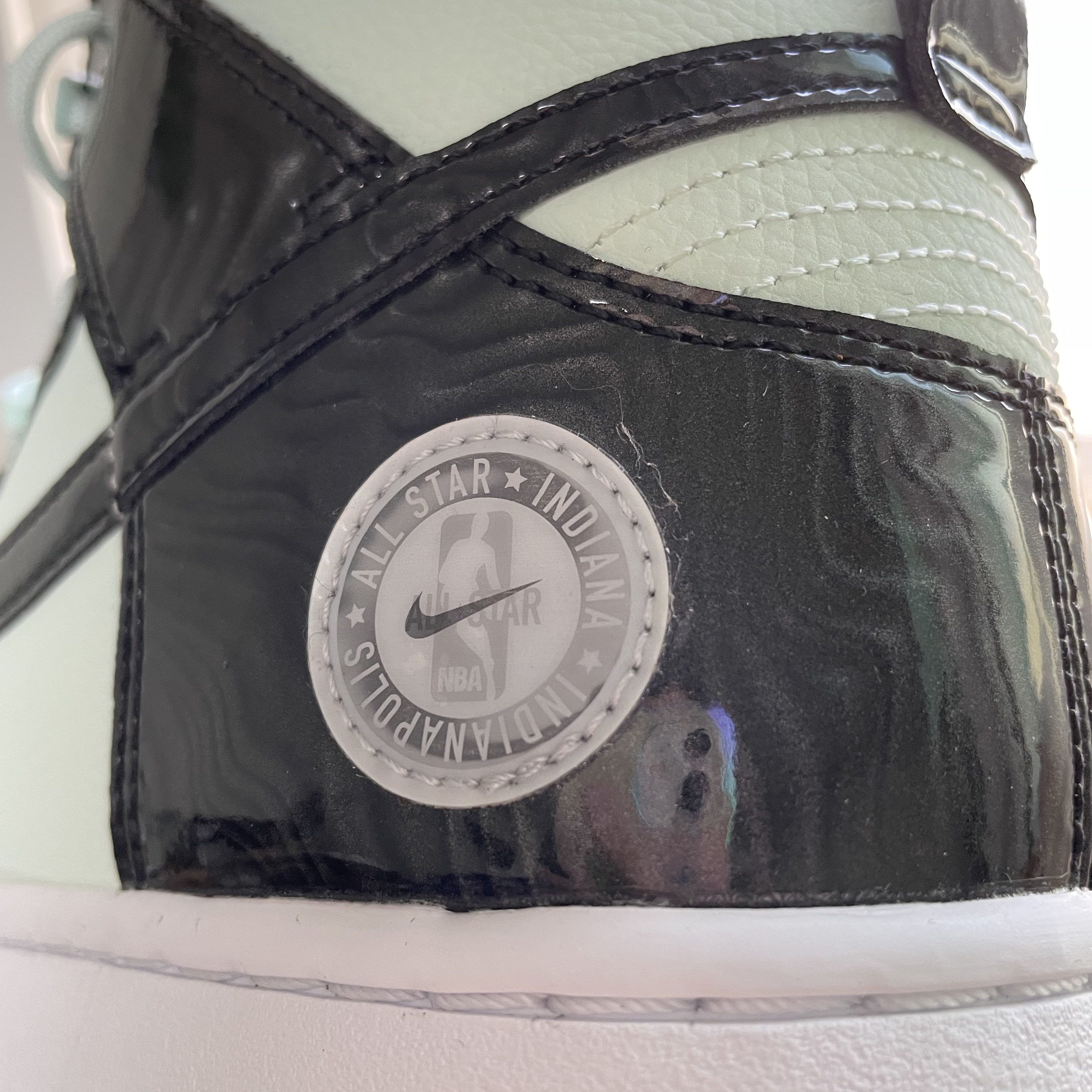 Nike Dunk High Barely Green 착용 스타일 - 2
