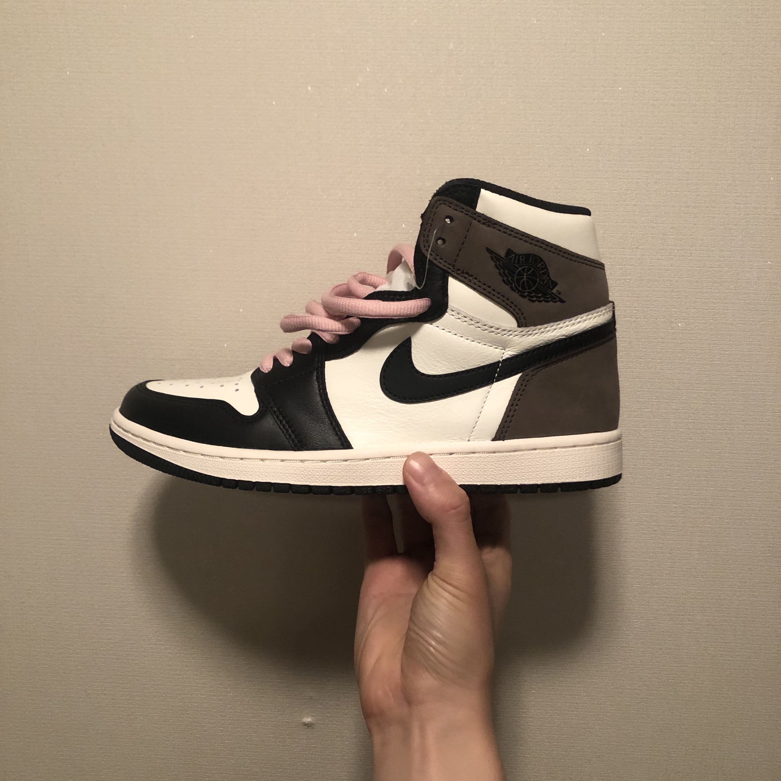 Jordan 1 Retro High OG Black Mocha 착용 스타일