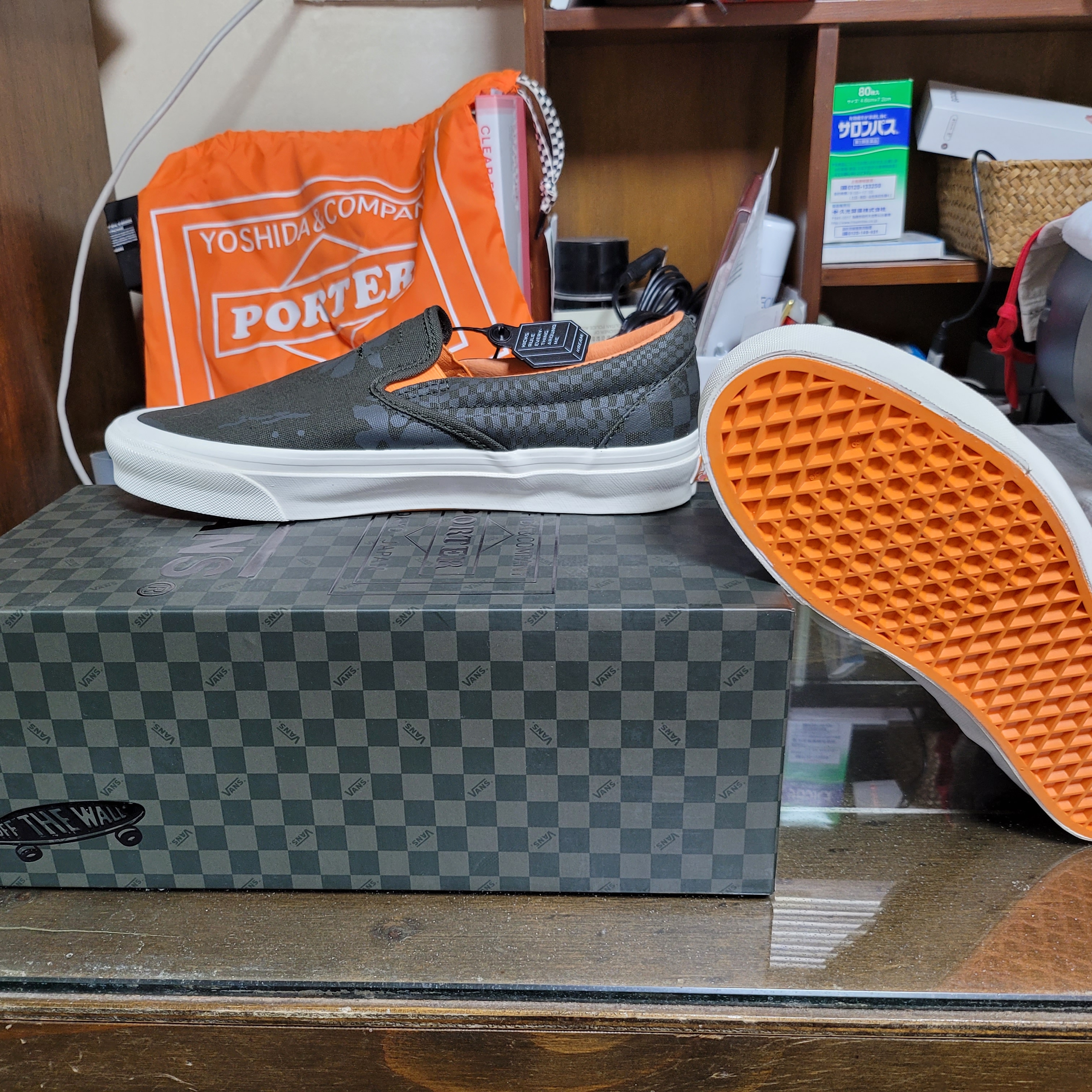 Vans Vault x Porter OG Classic Slip-On LX 착용 스타일 - 5