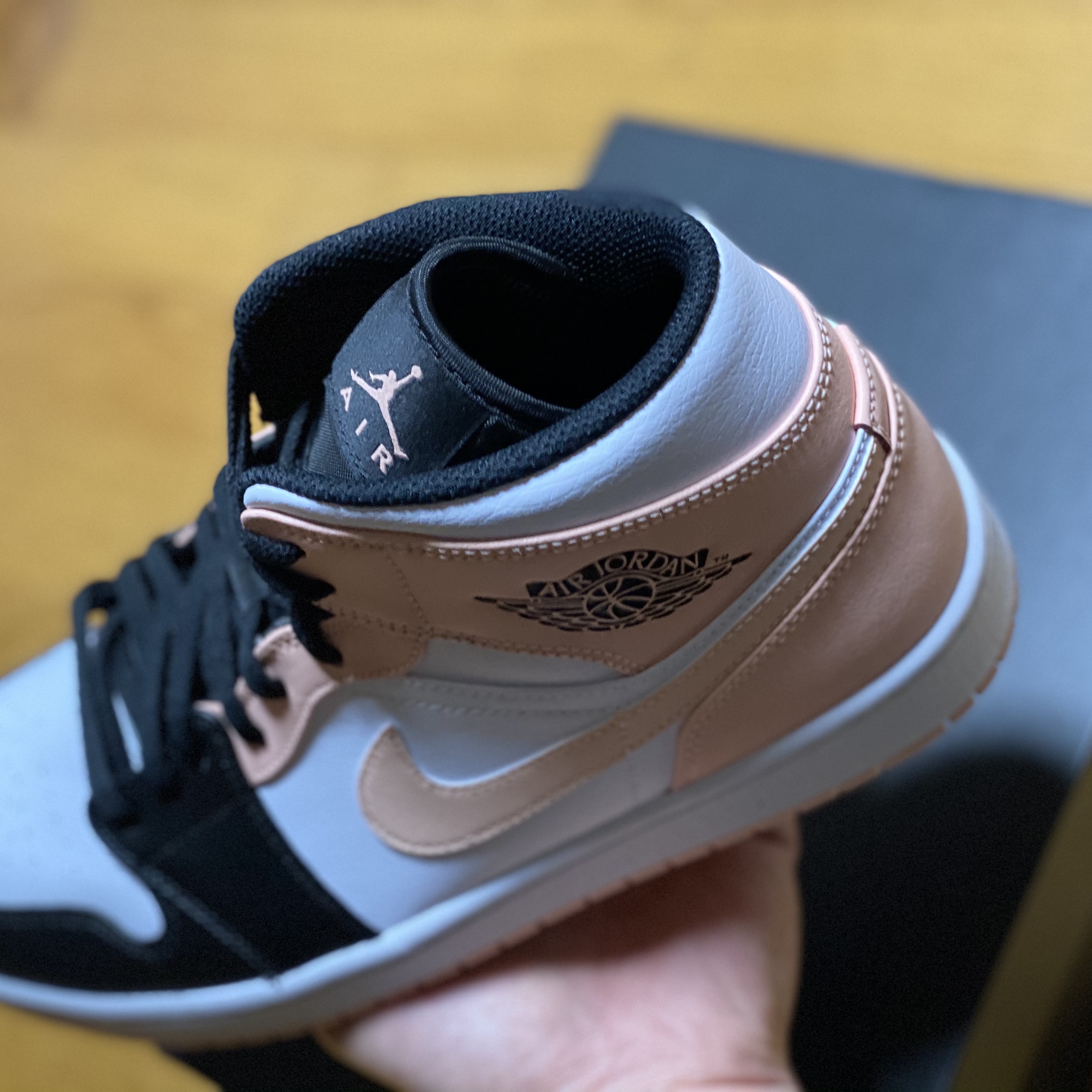 Jordan 1 Mid Arctic Orange 착용 스타일 - 2