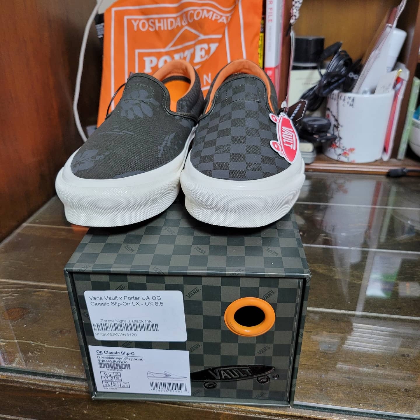 Vans Vault x Porter OG Classic Slip-On LX 착용 스타일 - 4