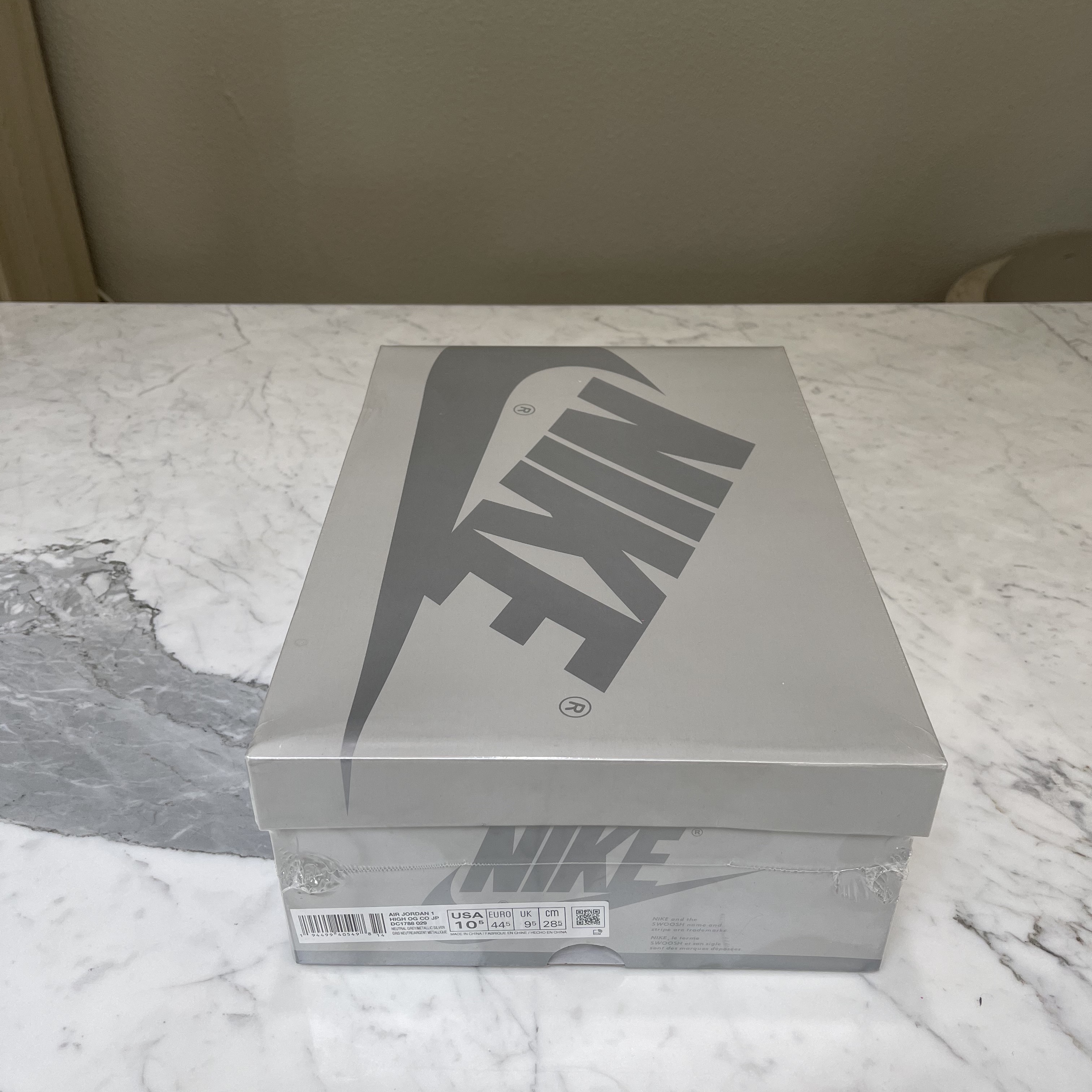 Jordan 1 Retro High OG CO.JP Neutral Grey 착용 스타일 - 1