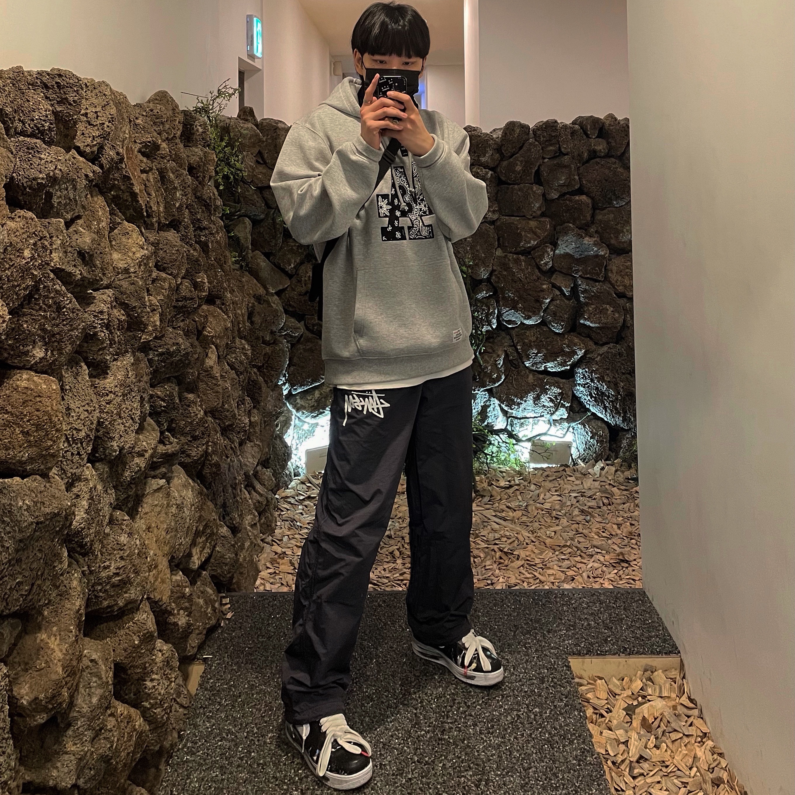 Nike x Stussy Beach Pants Off Noir, Nike x Peaceminusone Air Force 1 Low Para-Noise 착용 스타일