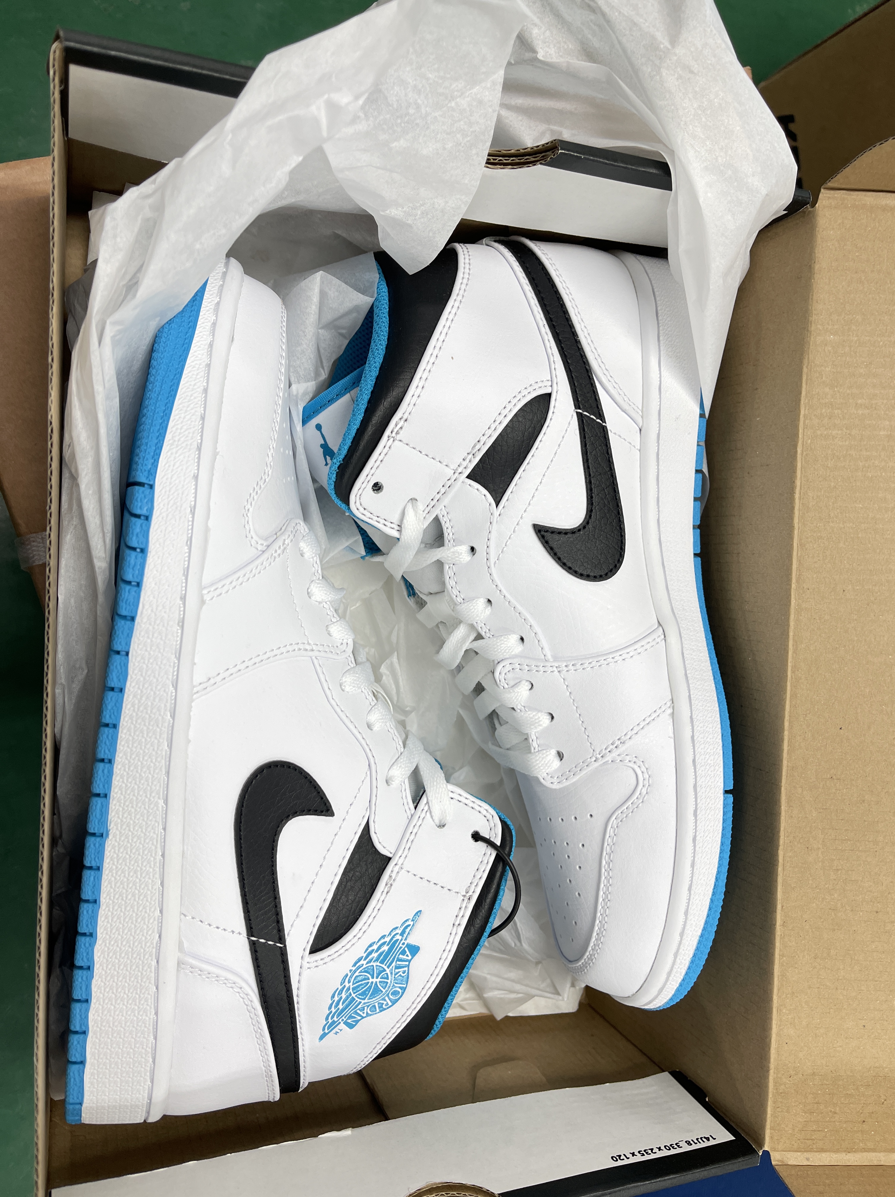 Jordan 1 Mid Laser Blue 착용 스타일