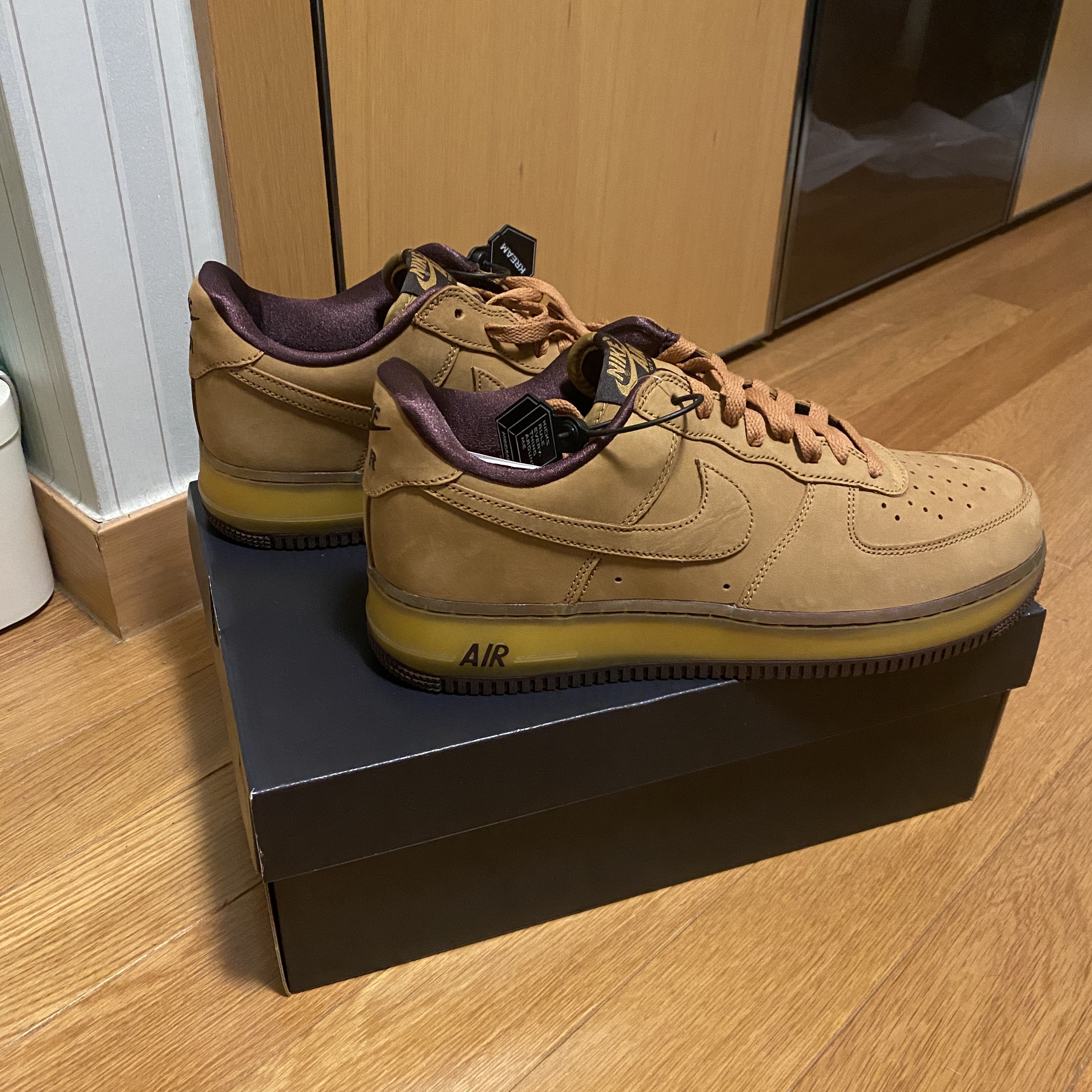 Nike Air Force 1 Low Retro SP Wheat Mocha 착용 스타일 - 1