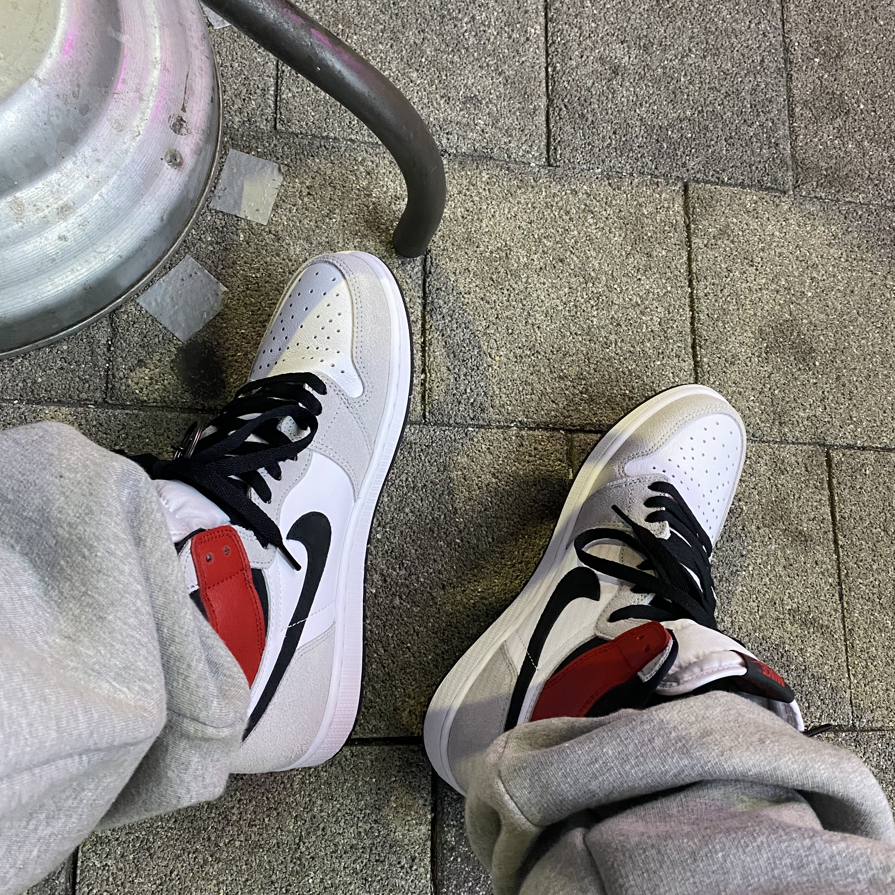Jordan 1 Retro High OG Light Smoke Grey 착용 스타일