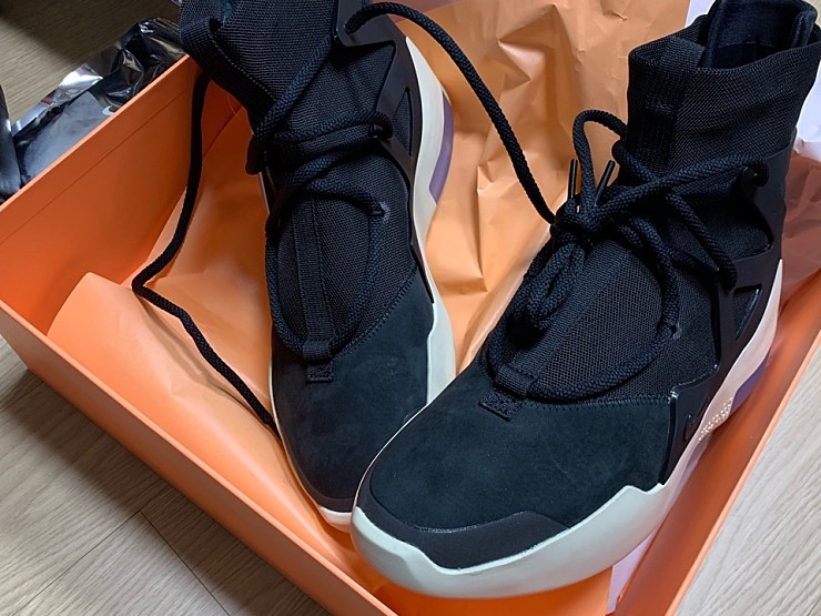 NIke x Fear of God Air Fear of God 1 Black, Nike x Fear of God Air Fear of God Raid Light Bone 착용 스타일 - 1