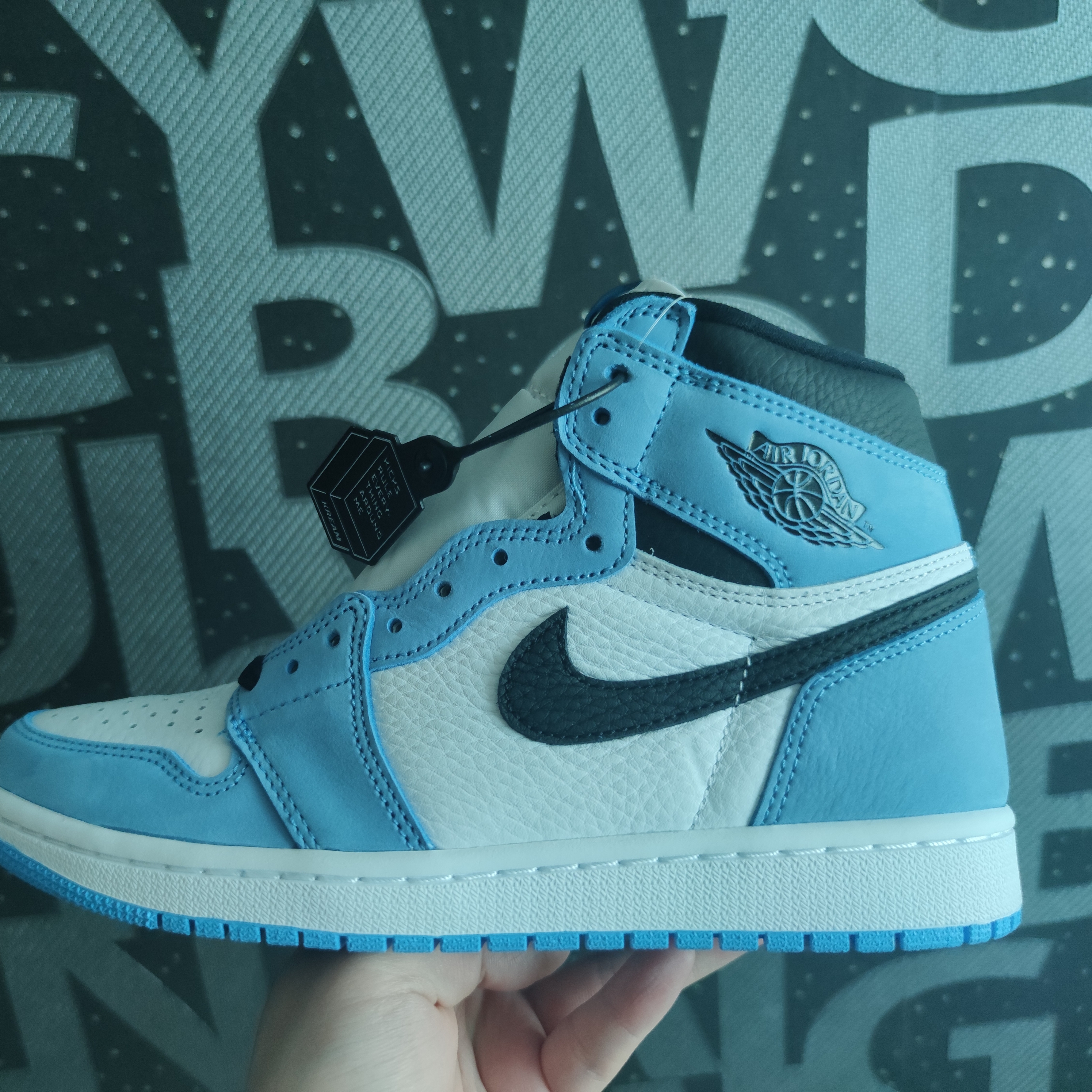 Jordan 1 Retro High OG University Blue 착용 스타일 - 1