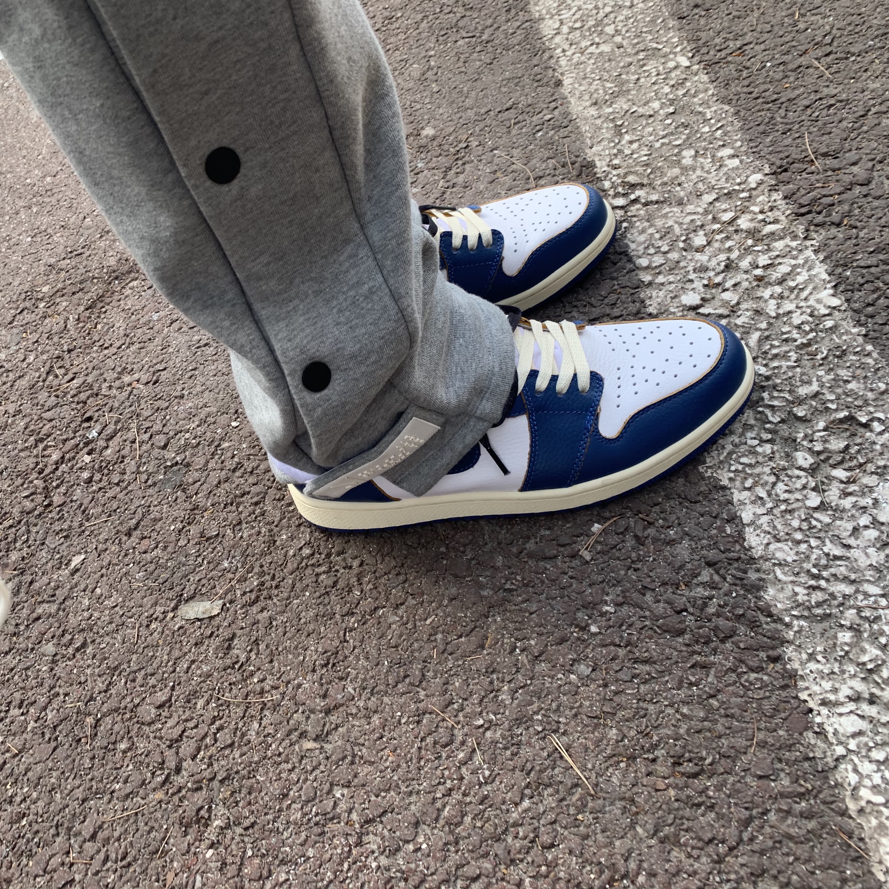 Jordan 1 x Travis Scott Retro Low OG SP Mocha, Jordan x Travis Scott Washed Suede Shorts 착용 스타일 - 3