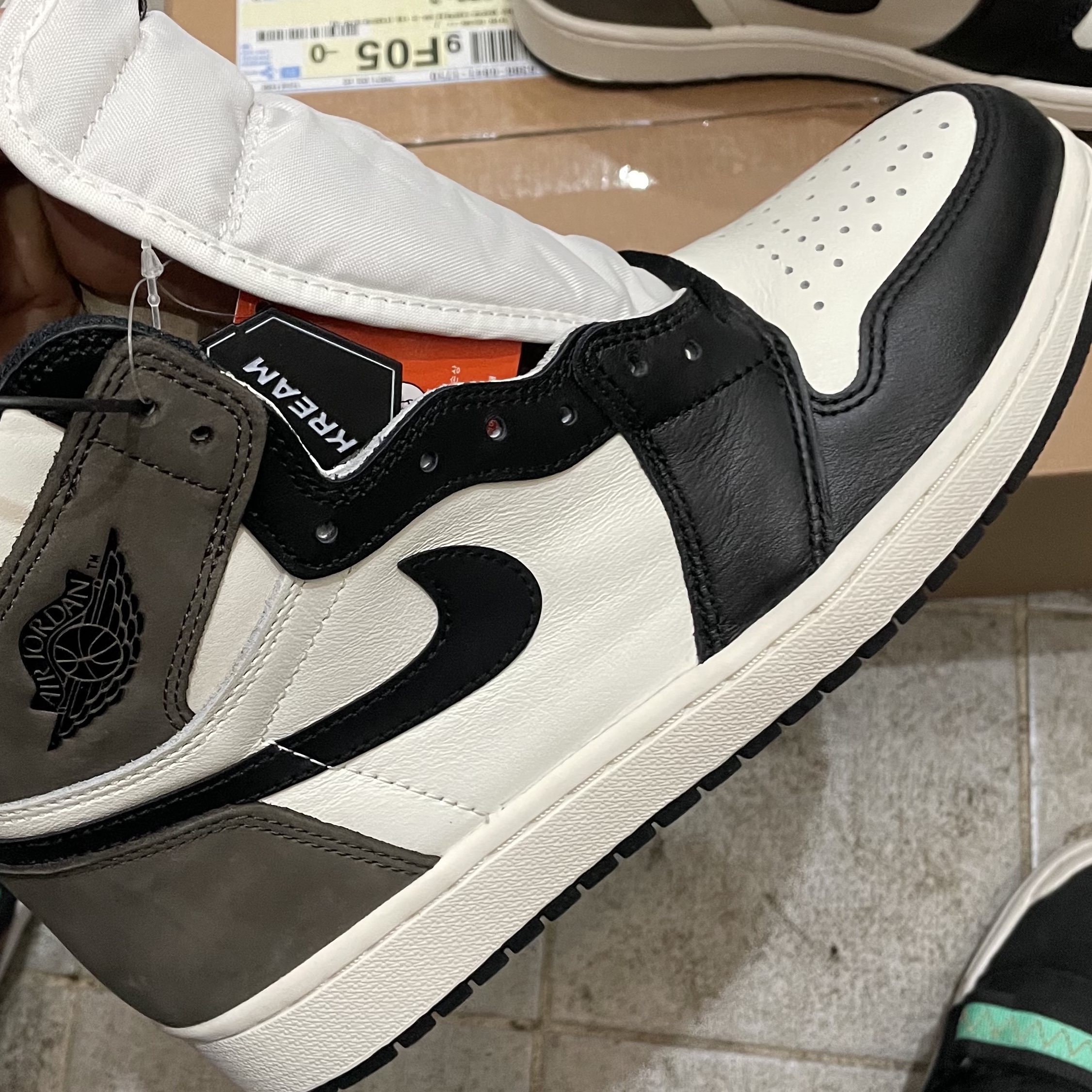 Jordan 1 Retro High OG Black Mocha, Nike Offline Black 착용 스타일