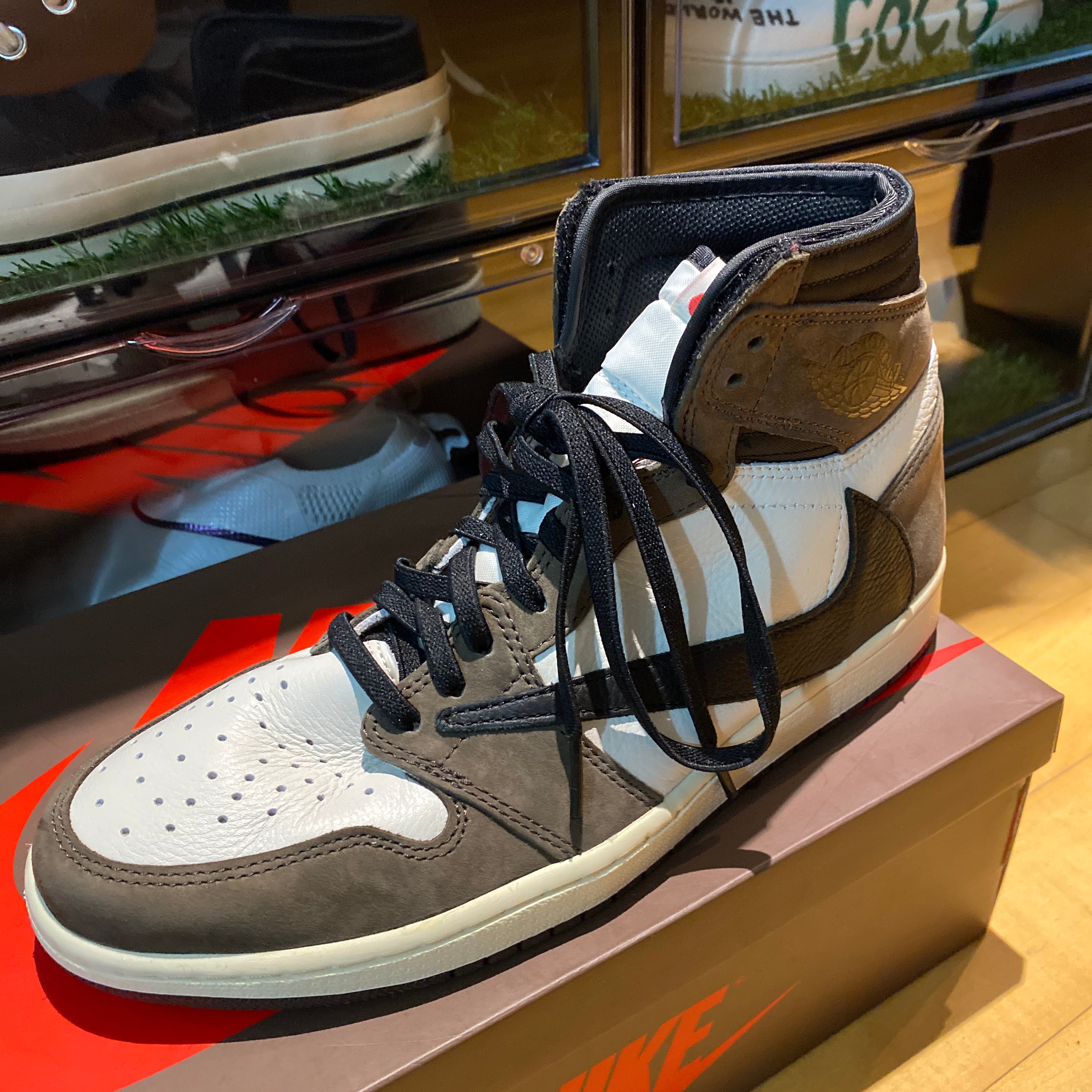 Jordan 1 x Travis Scott Retro High OG SP Mocha 착용 스타일