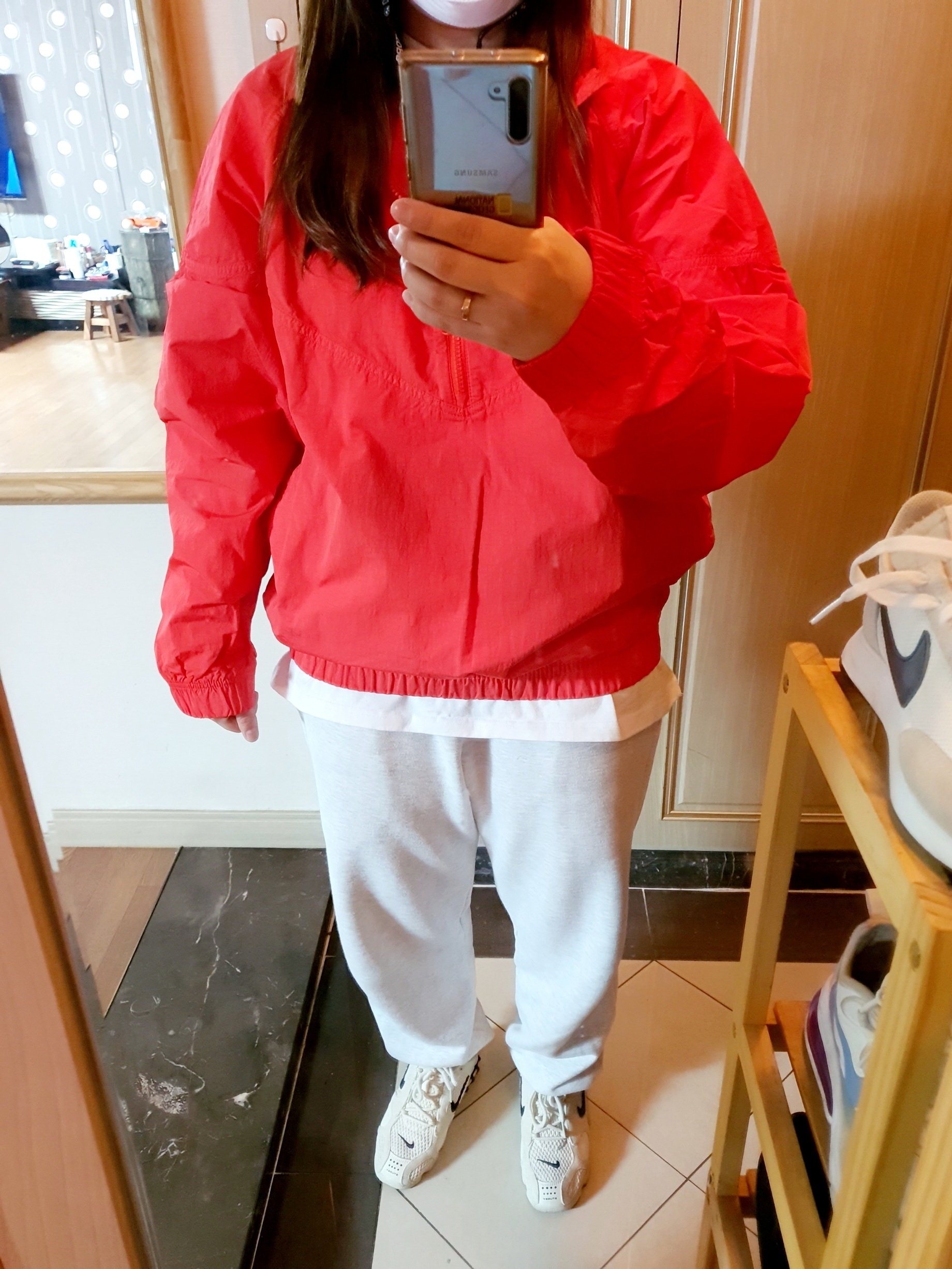 Nike x Stussy Windrunner Jacket Habanero Red, Nike x Stussy Air Zoom Spiridon Cage 2 Fossil 착용 스타일 - 1
