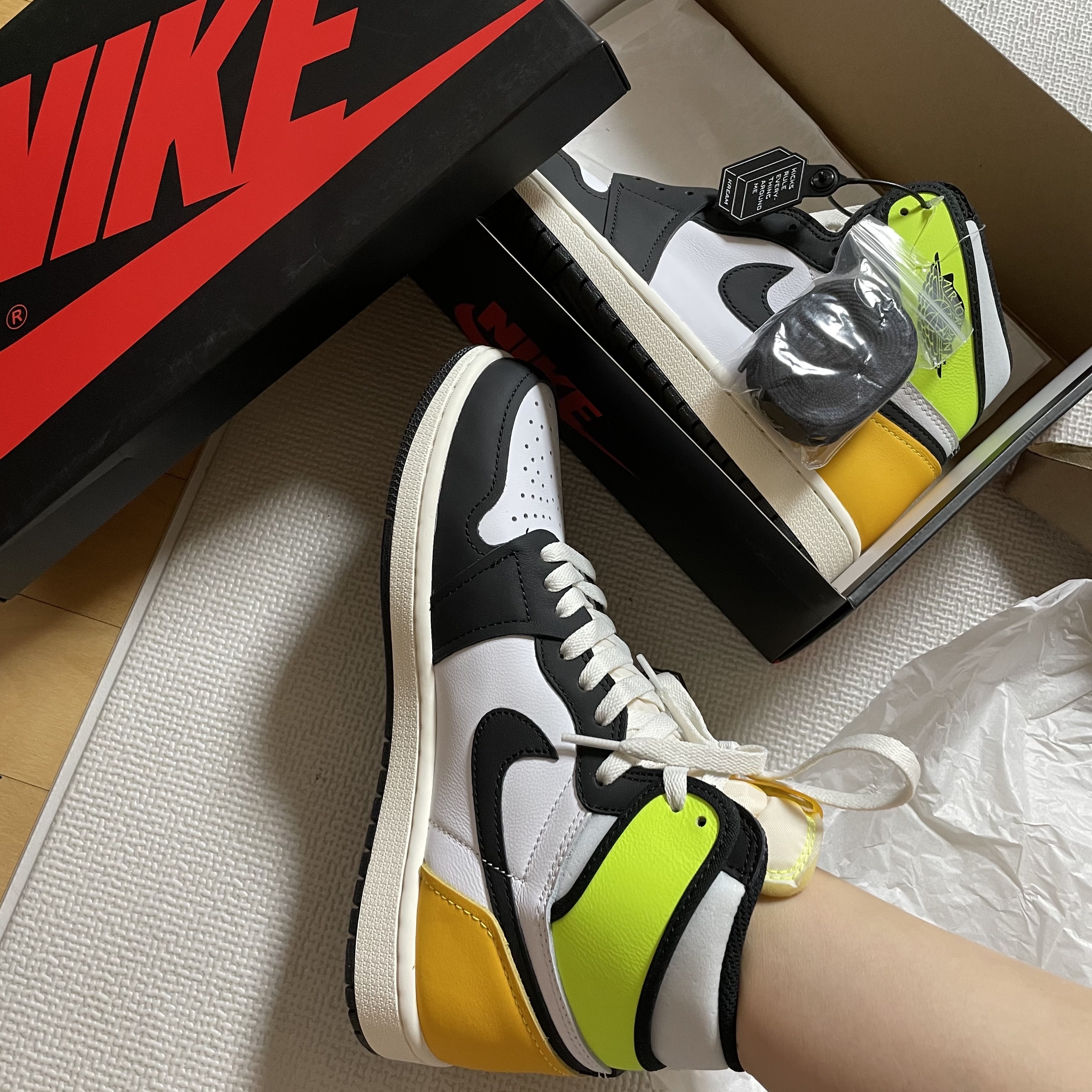 Jordan 1 Retro High OG Volt Gold 착용 스타일