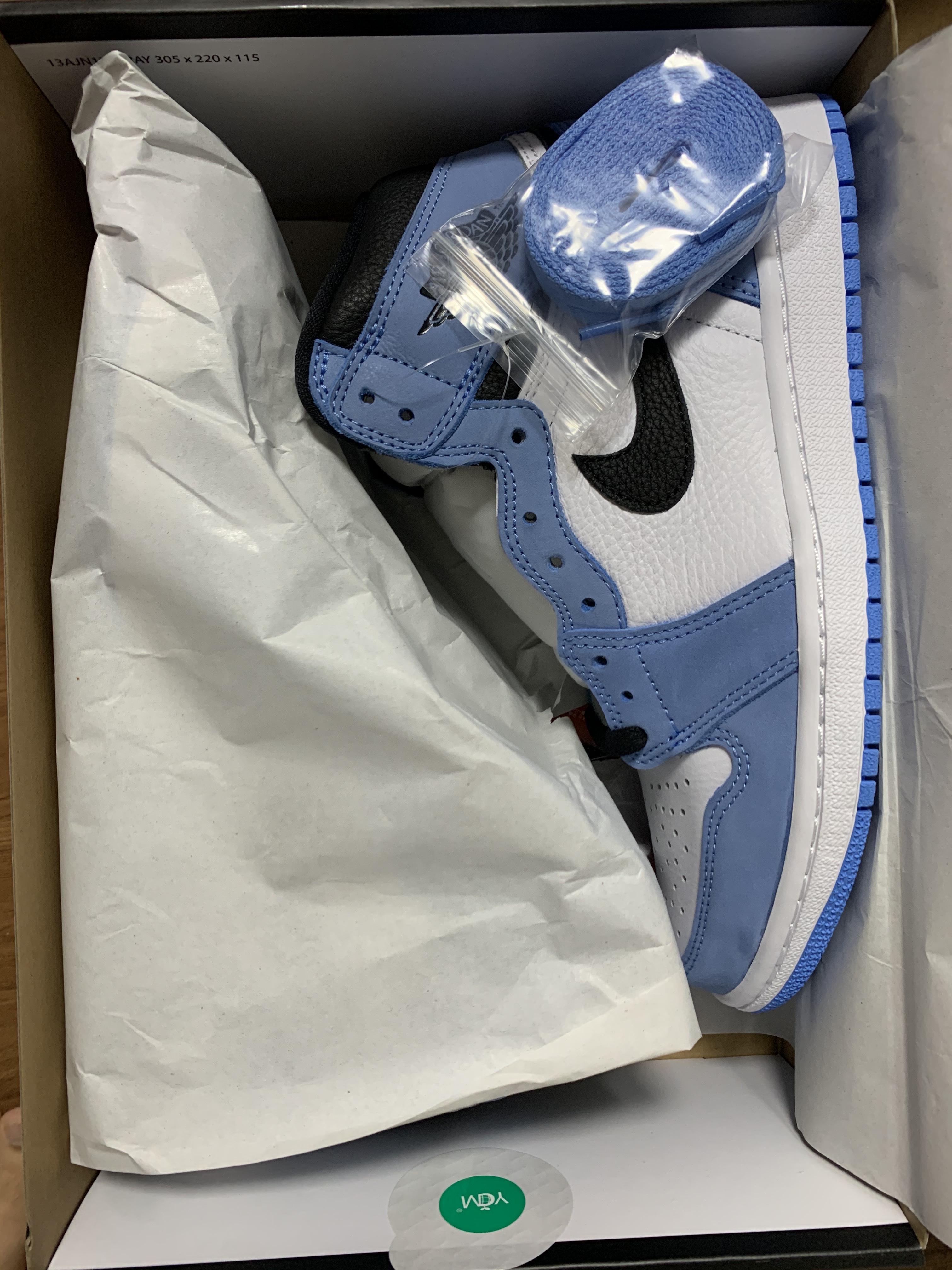 Jordan 1 Retro High OG University Blue 착용 스타일
