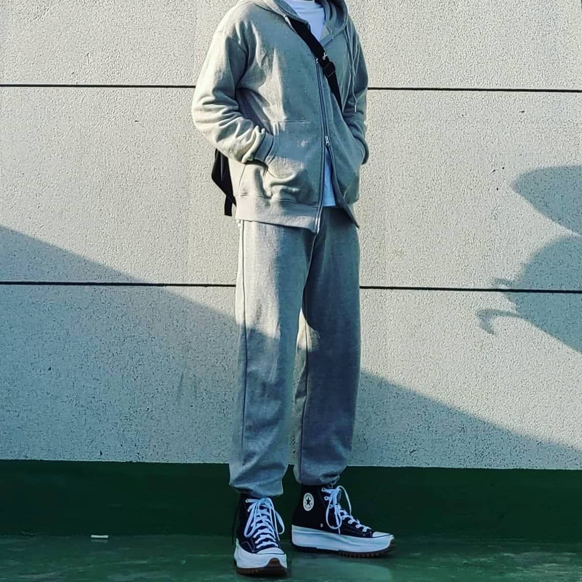 Converse Run Star Hike Hi Black White Gum 착용 스타일 - 1