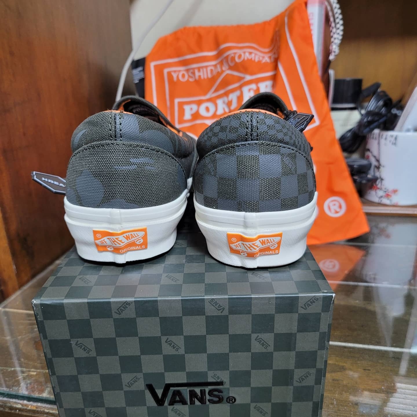 Vans Vault x Porter OG Classic Slip-On LX 착용 스타일 - 3