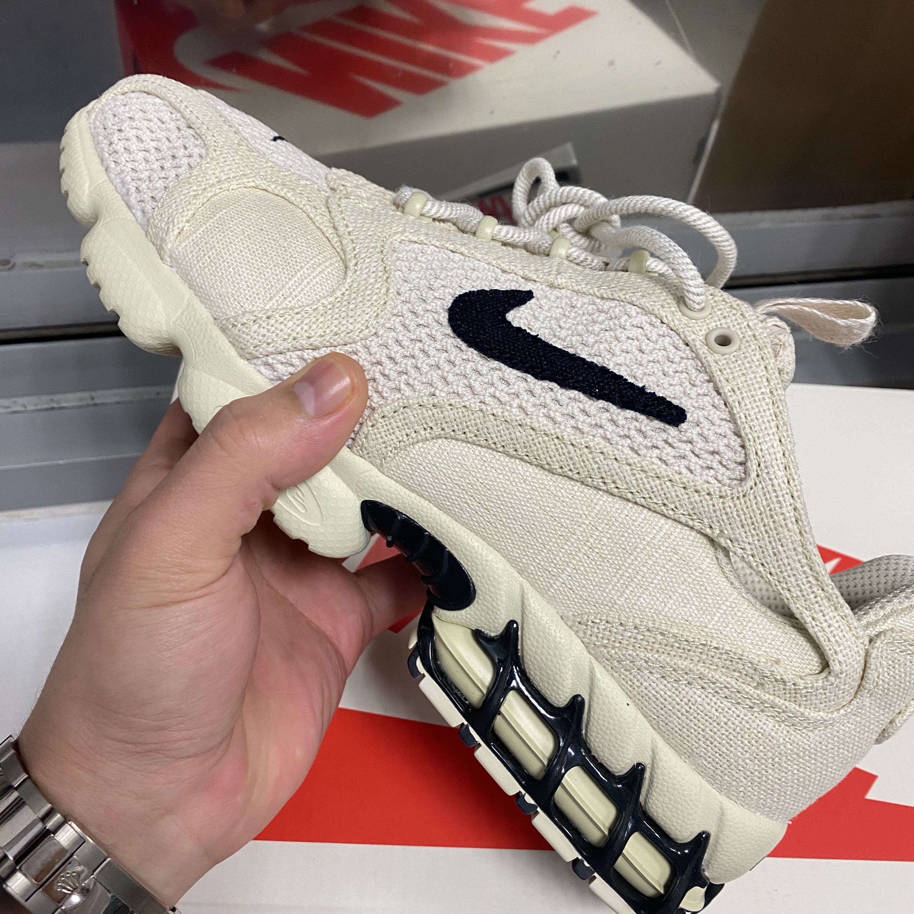 Nike x Stussy Air Zoom Spiridon Cage 2 Fossil 착용 스타일