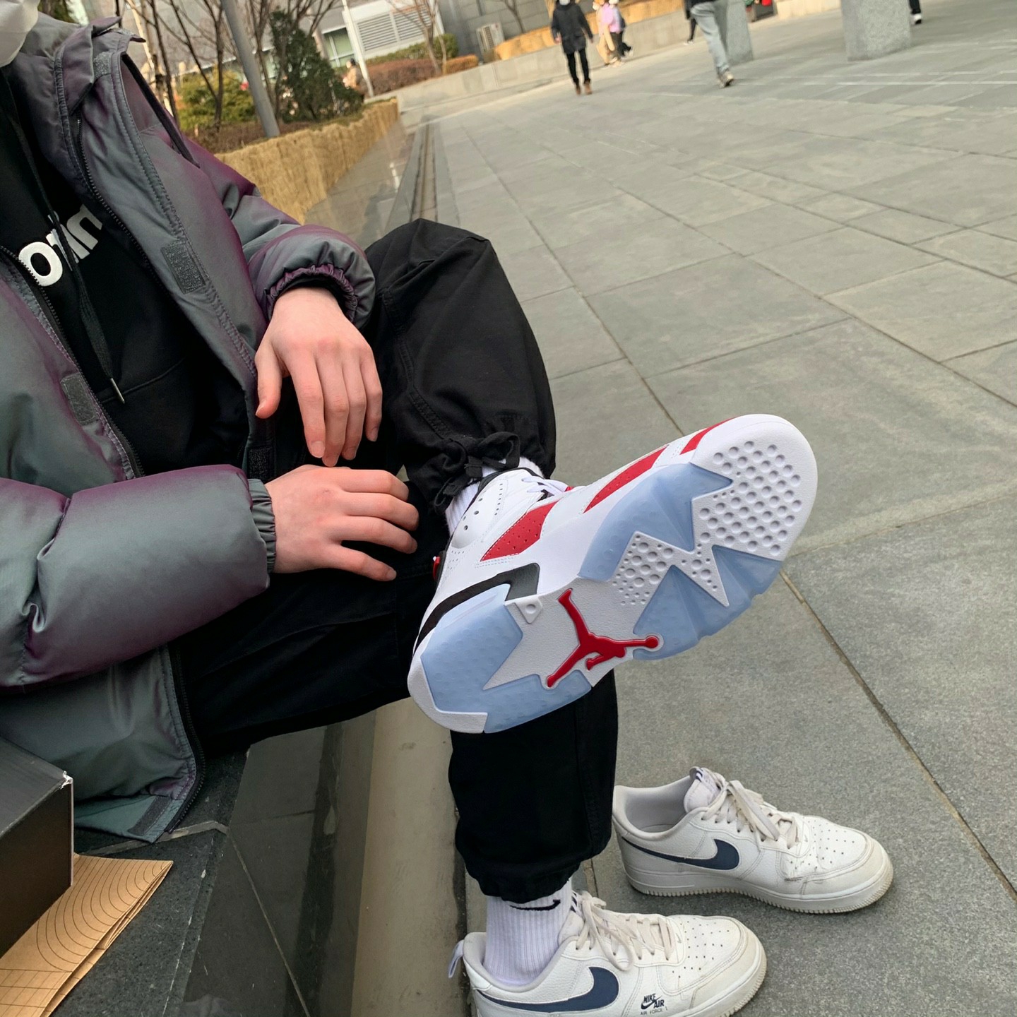 Jordan 6 Retro Carmine 2021, Essentials Puffer Jacket Iridescent - 20SS 착용 스타일 - 2
