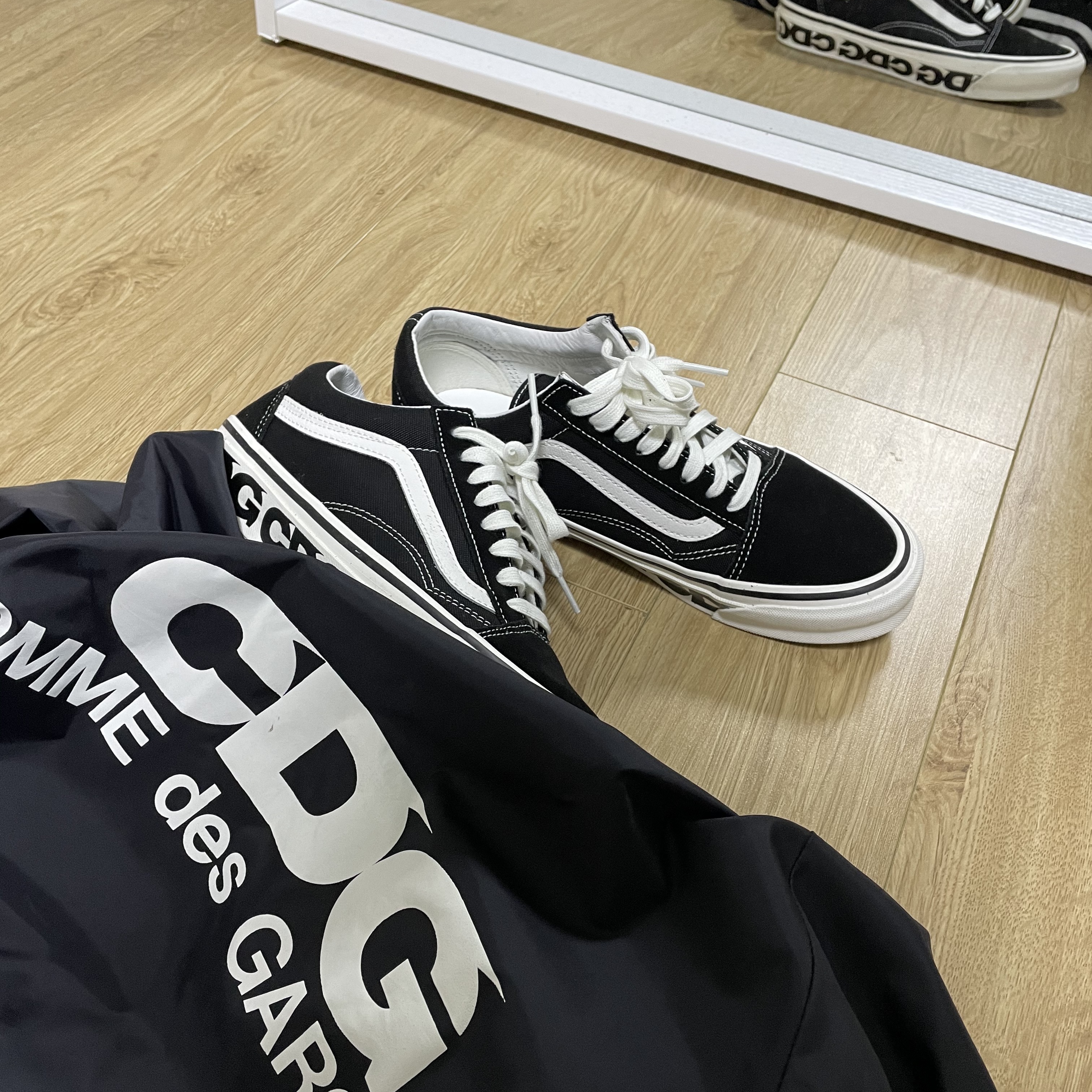 Vans Vault x CDG OG Old Skool LX Side Wall 착용 스타일 - 2