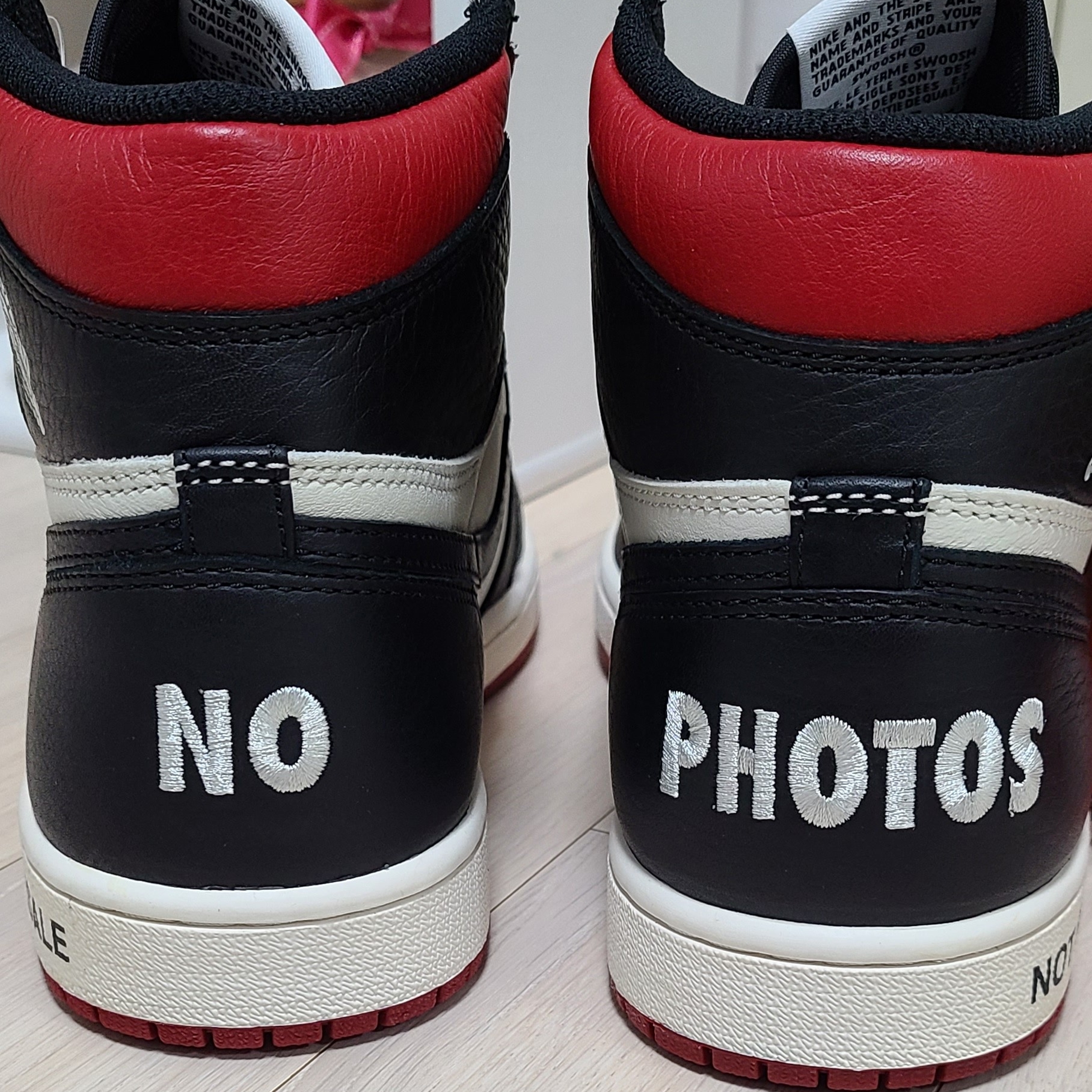 Jordan 1 Retro High Not for Resale Varsity Red 착용 스타일