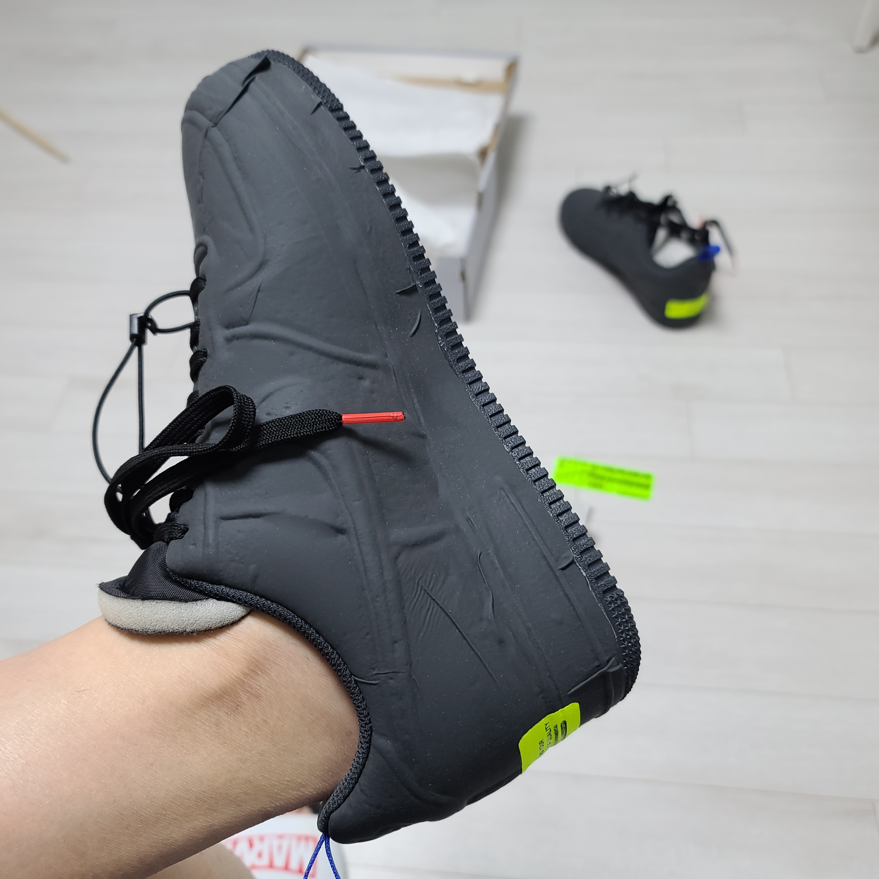 Nike Air Force 1 Experimental Black 착용 스타일