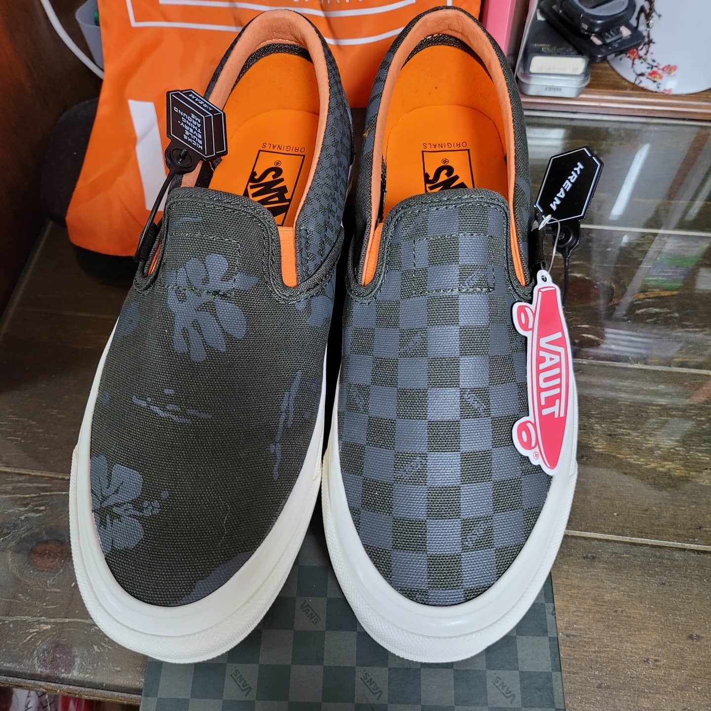 Vans Vault x Porter OG Classic Slip-On LX 착용 스타일 - 1