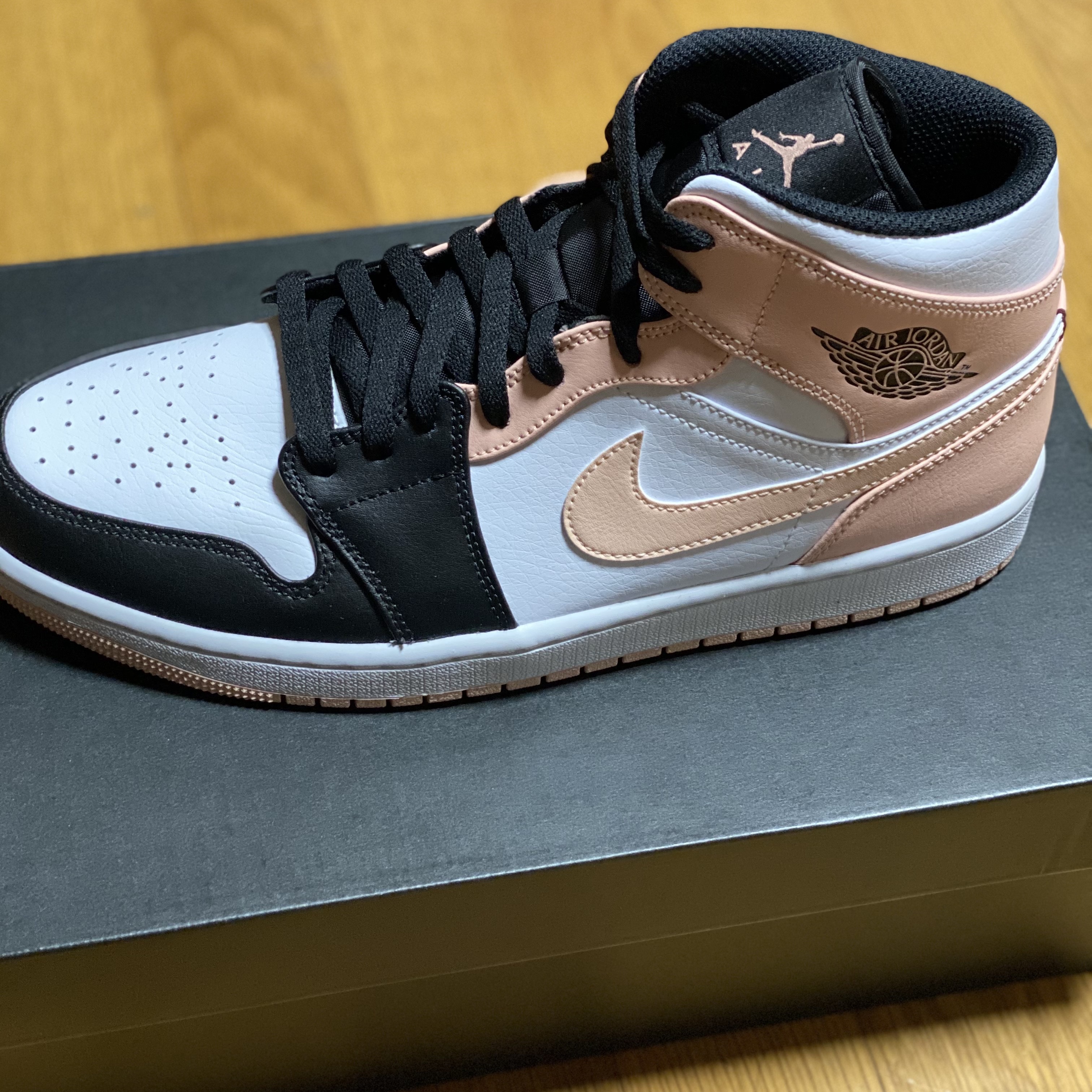 Jordan 1 Mid Arctic Orange 착용 스타일 - 1