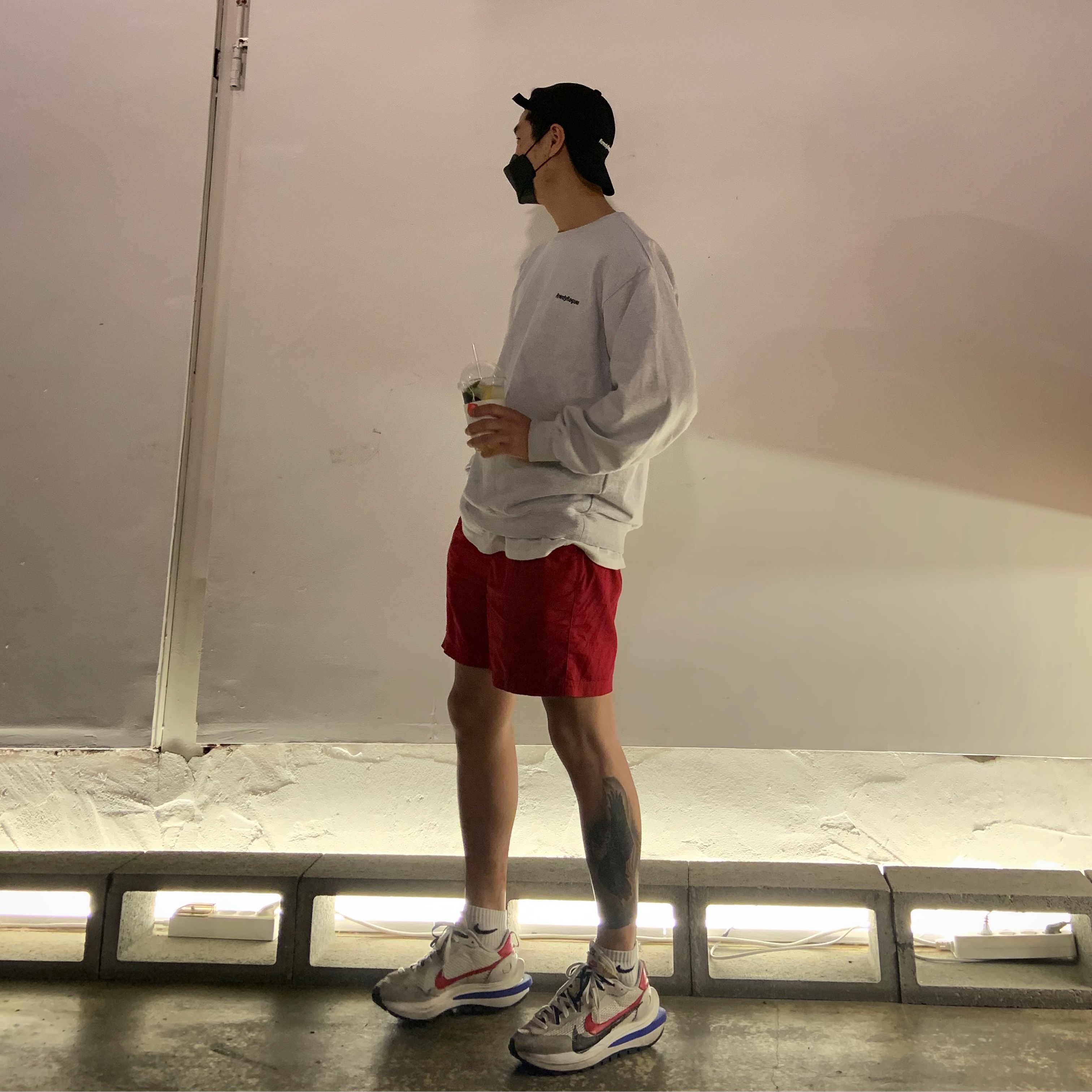 Nike x Sacai VaporWaffle Royal Fuchsia 착용 스타일