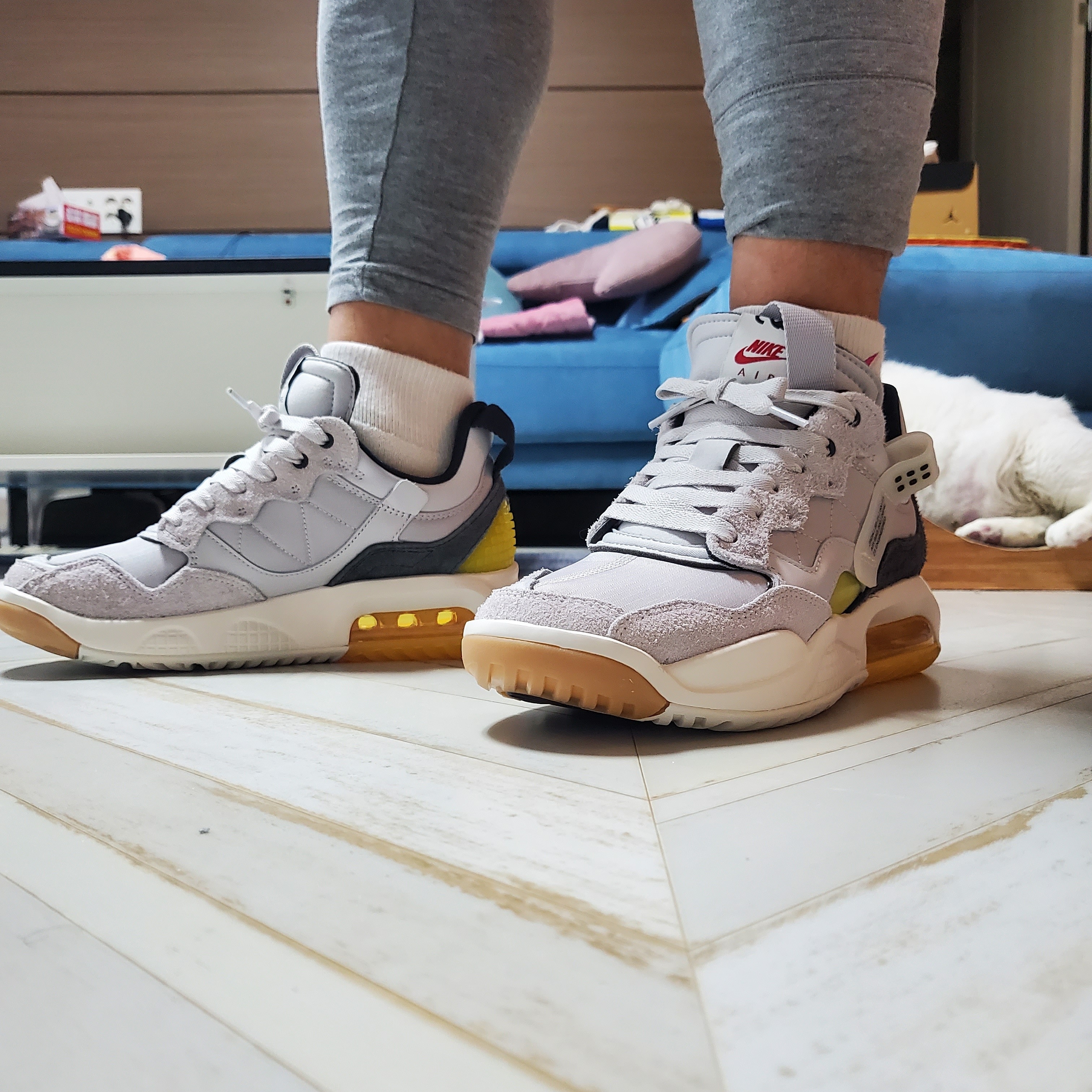 (W) Jordan MA2 Vast Grey, Jordan 1 Low Tropical Light Orewood Brown 착용 스타일 - 4