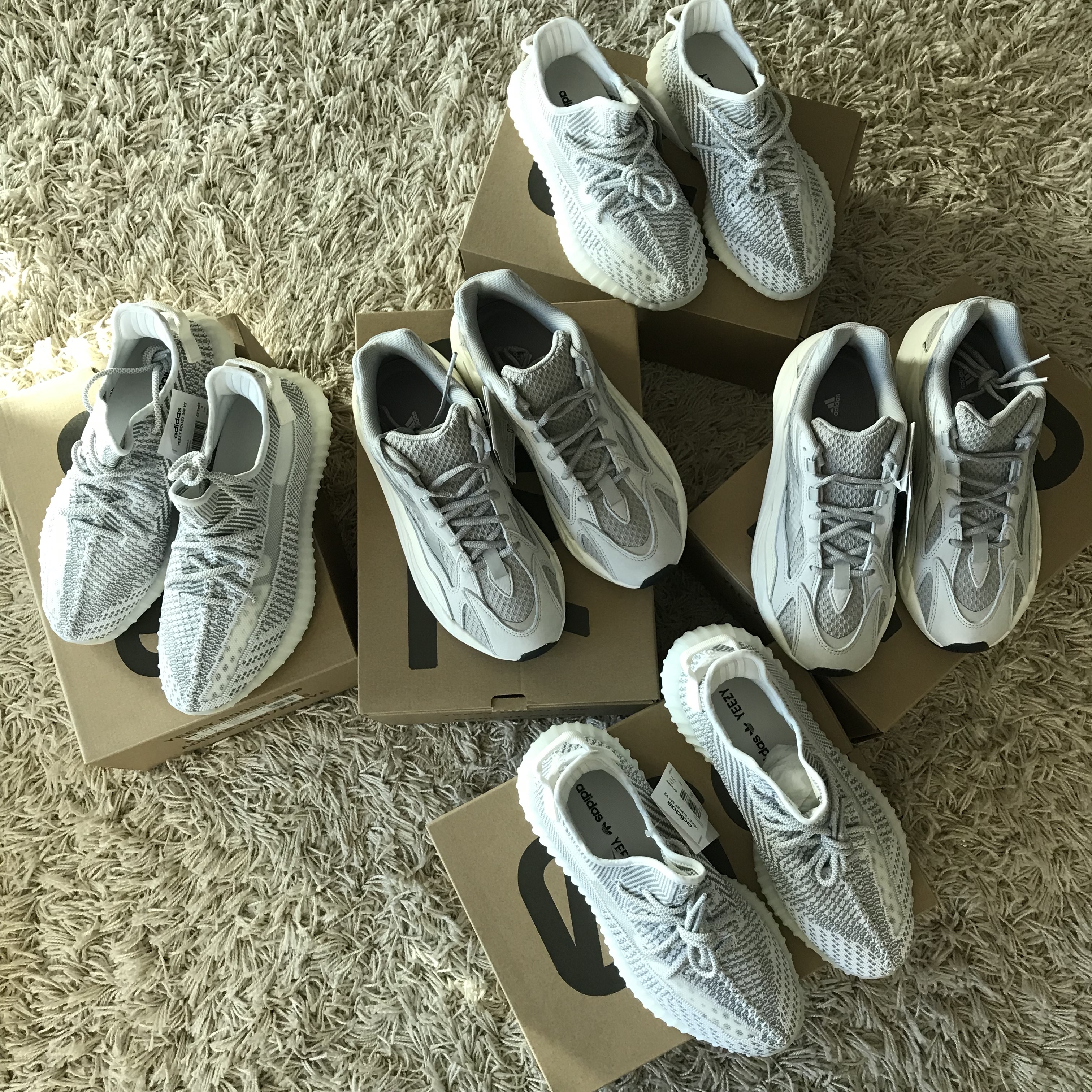 Adidas Yeezy Boost 700 V2 Static 2018, Adidas Yeezy Boost 350 V2 Static - Reflective 착용 스타일
