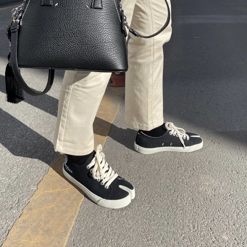 Maison Margiela Tabi Low Black 착용 스타일