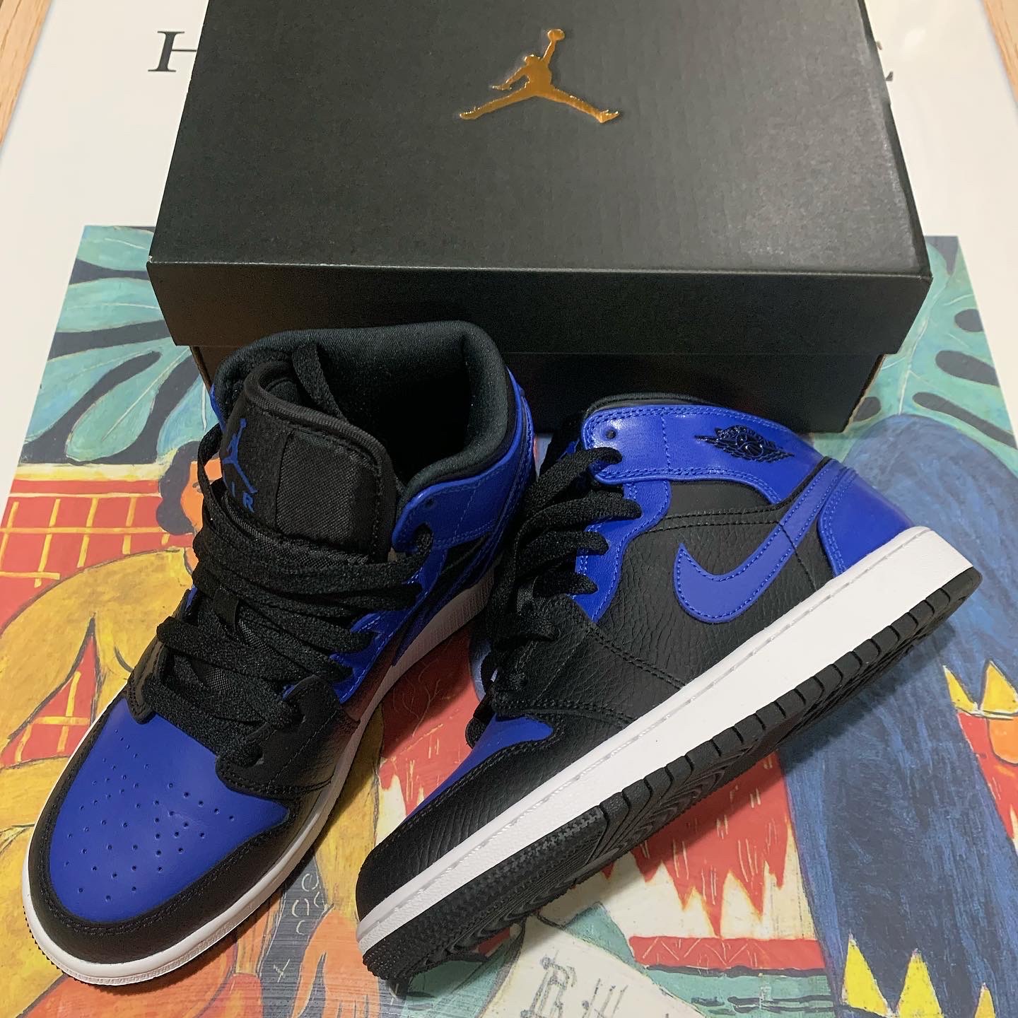 (GS) Jordan 1 Mid Black Hyper Royal 착용 스타일 - 2