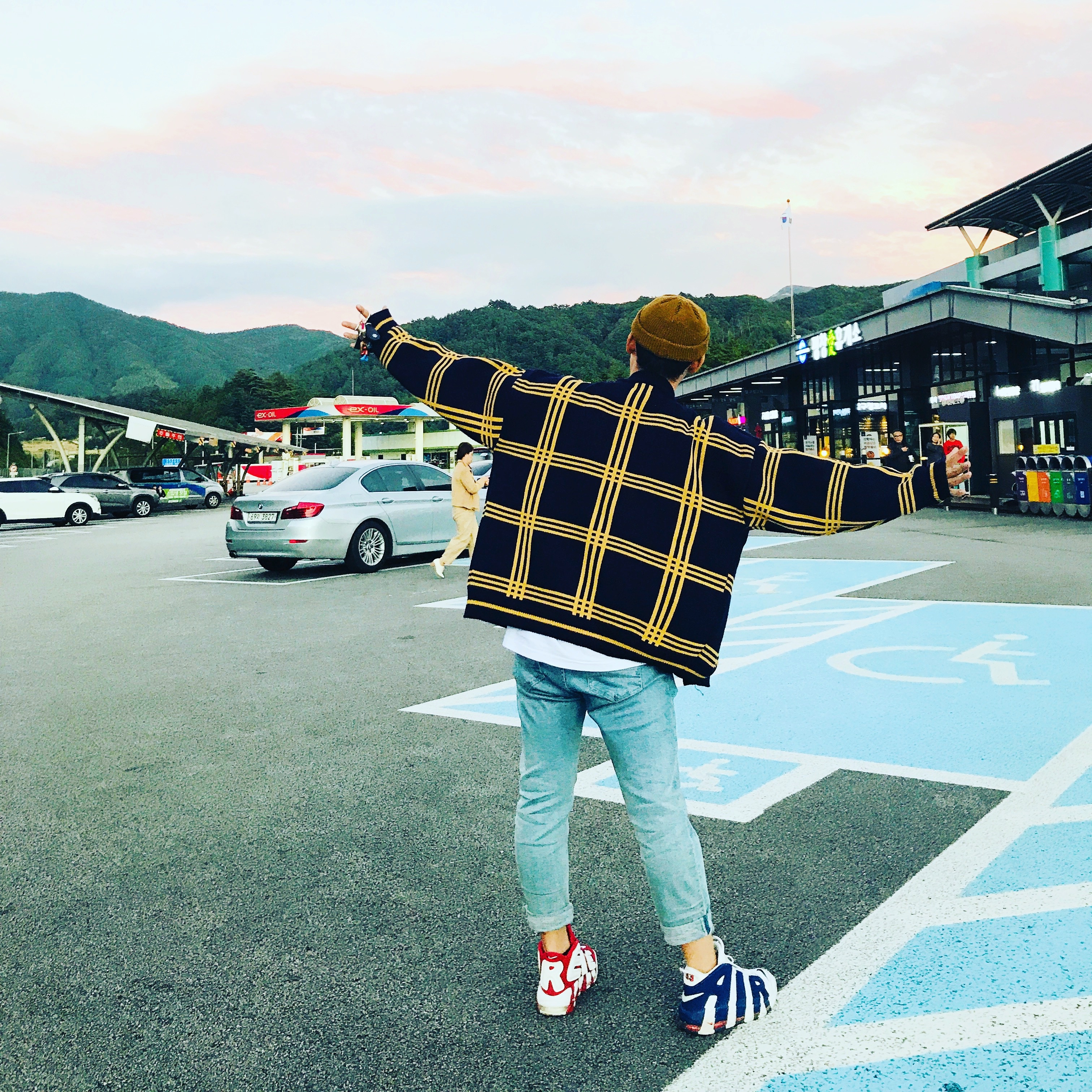 Nike Air More Uptempo Knicks, Nike x Supreme Air More Uptempo Suptempo Red 착용 스타일