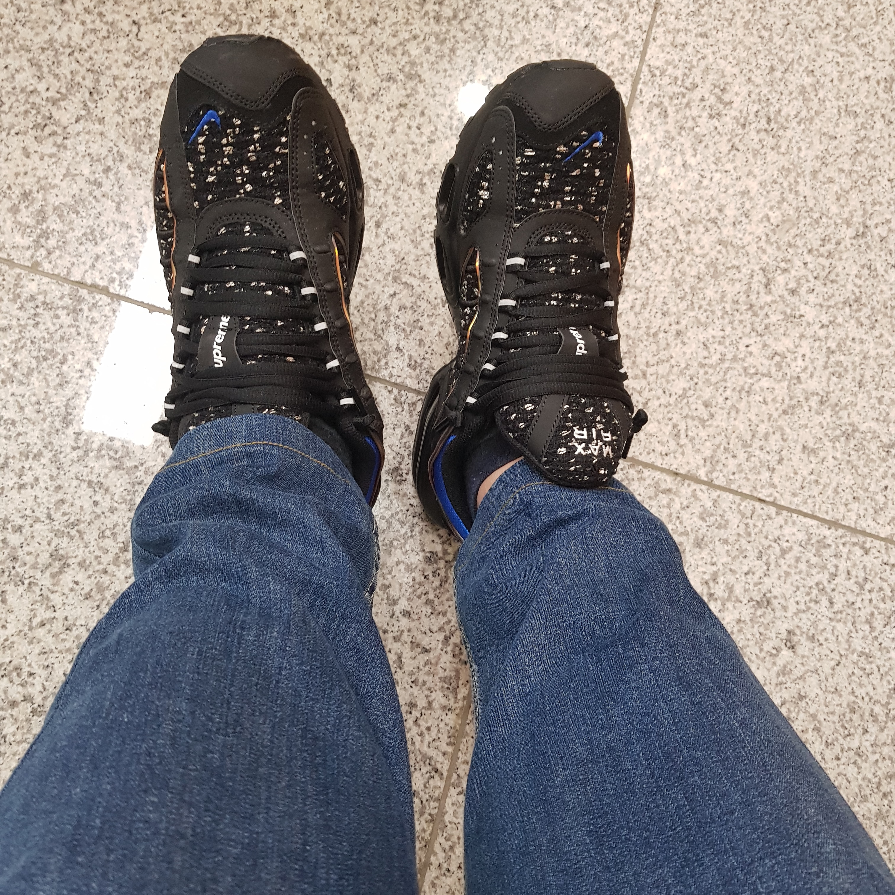 Nike x Supreme Air Max Tailwind 4 Black 착용 스타일 - 1