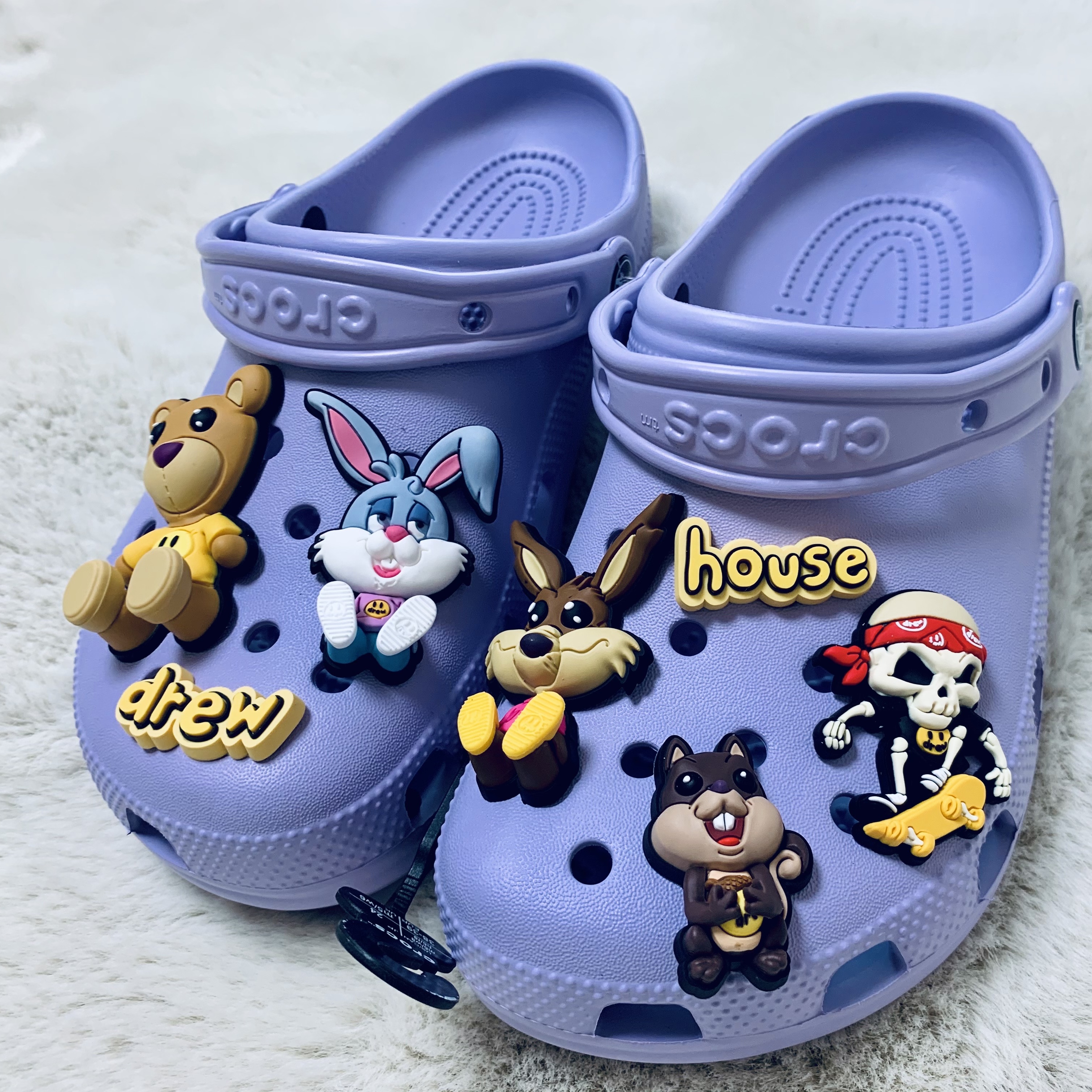 Crocs x Justin Bieber x Drew Classic Clog Lavender 착용 스타일 - 2