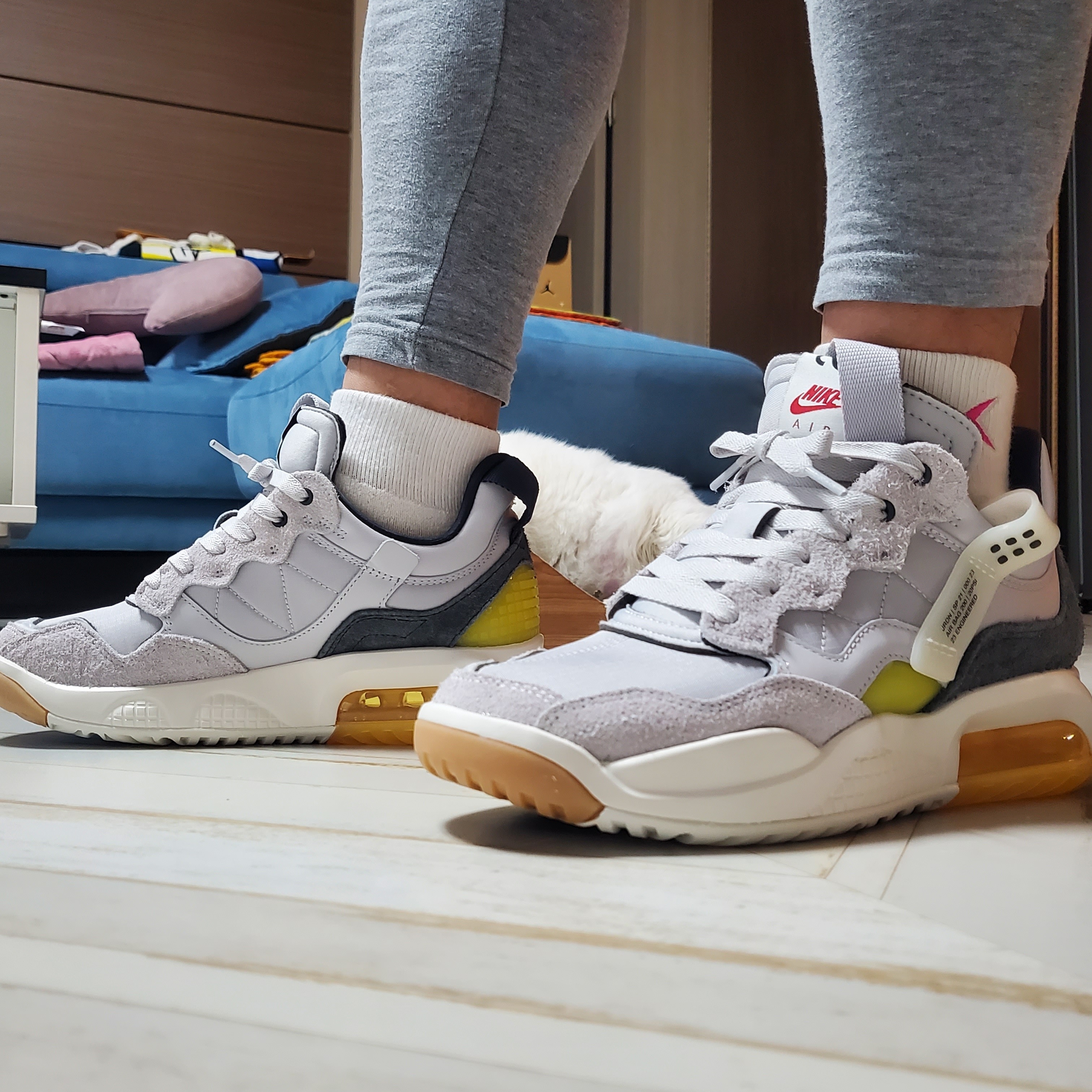 (W) Jordan MA2 Vast Grey, Jordan 1 Low Tropical Light Orewood Brown 착용 스타일 - 3