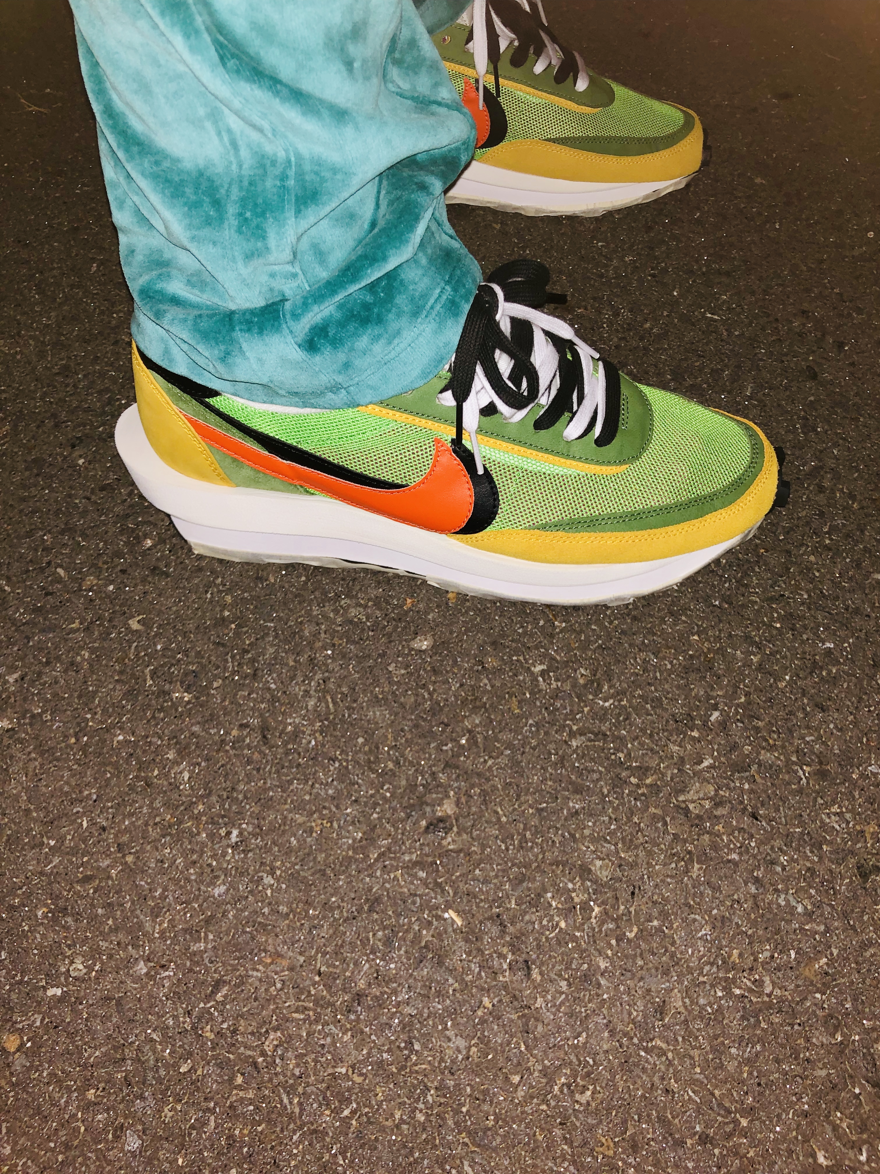 Nike x Sacai LDWaffle Green Multi 착용 스타일 - 5