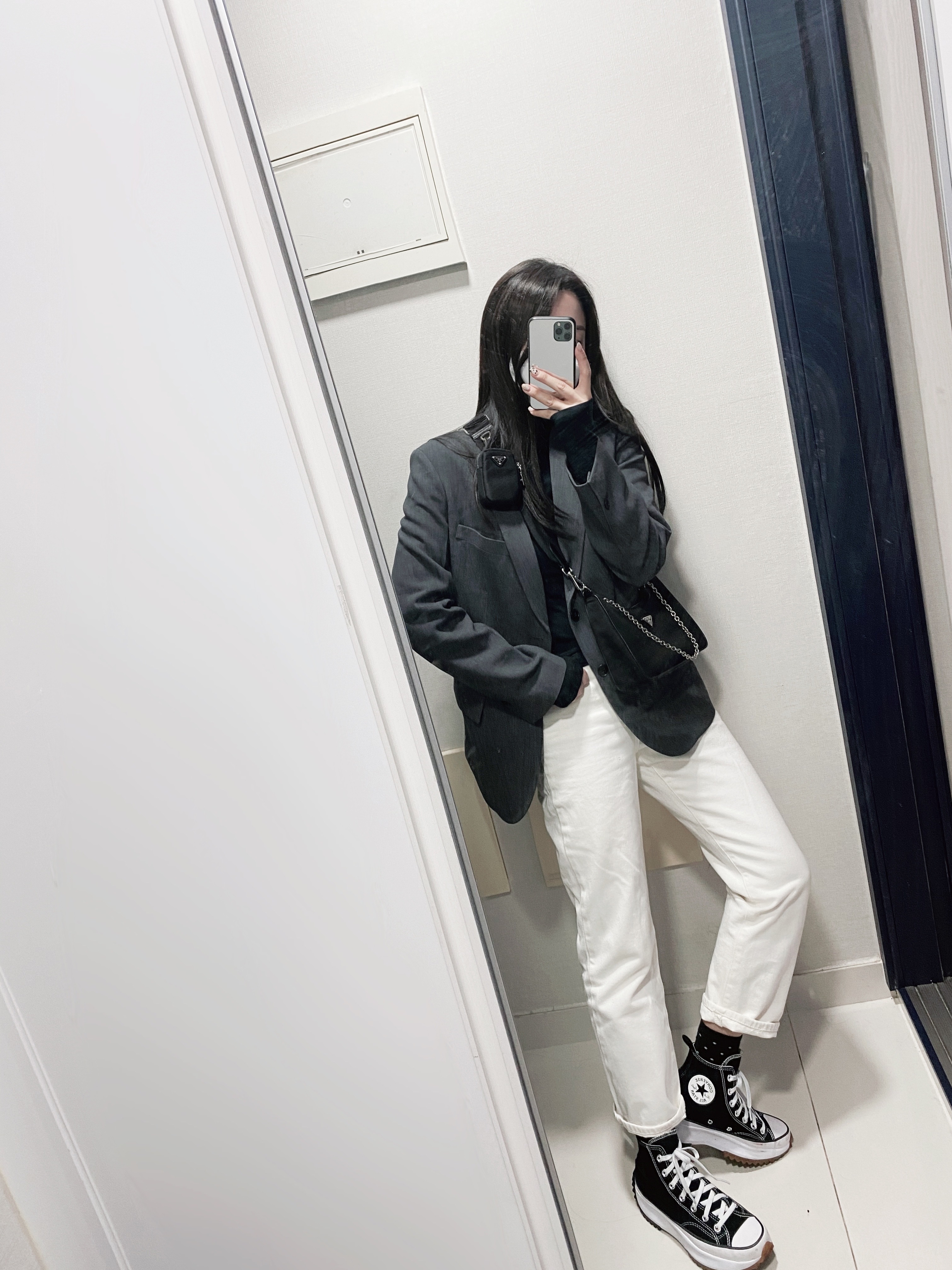 Converse Run Star Hike Hi Black White Gum 착용 스타일 - 1