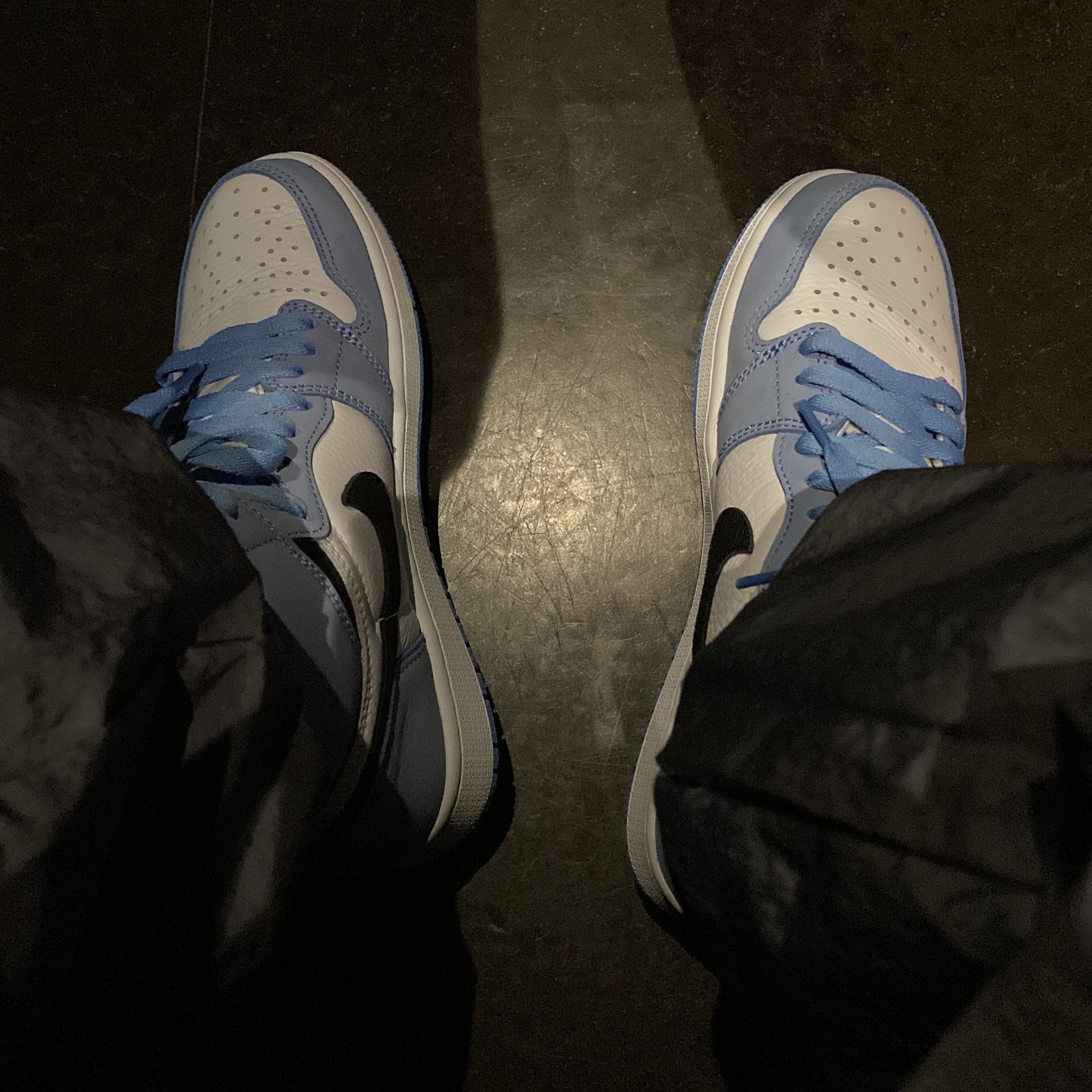 Jordan 1 Retro High OG University Blue 착용 스타일