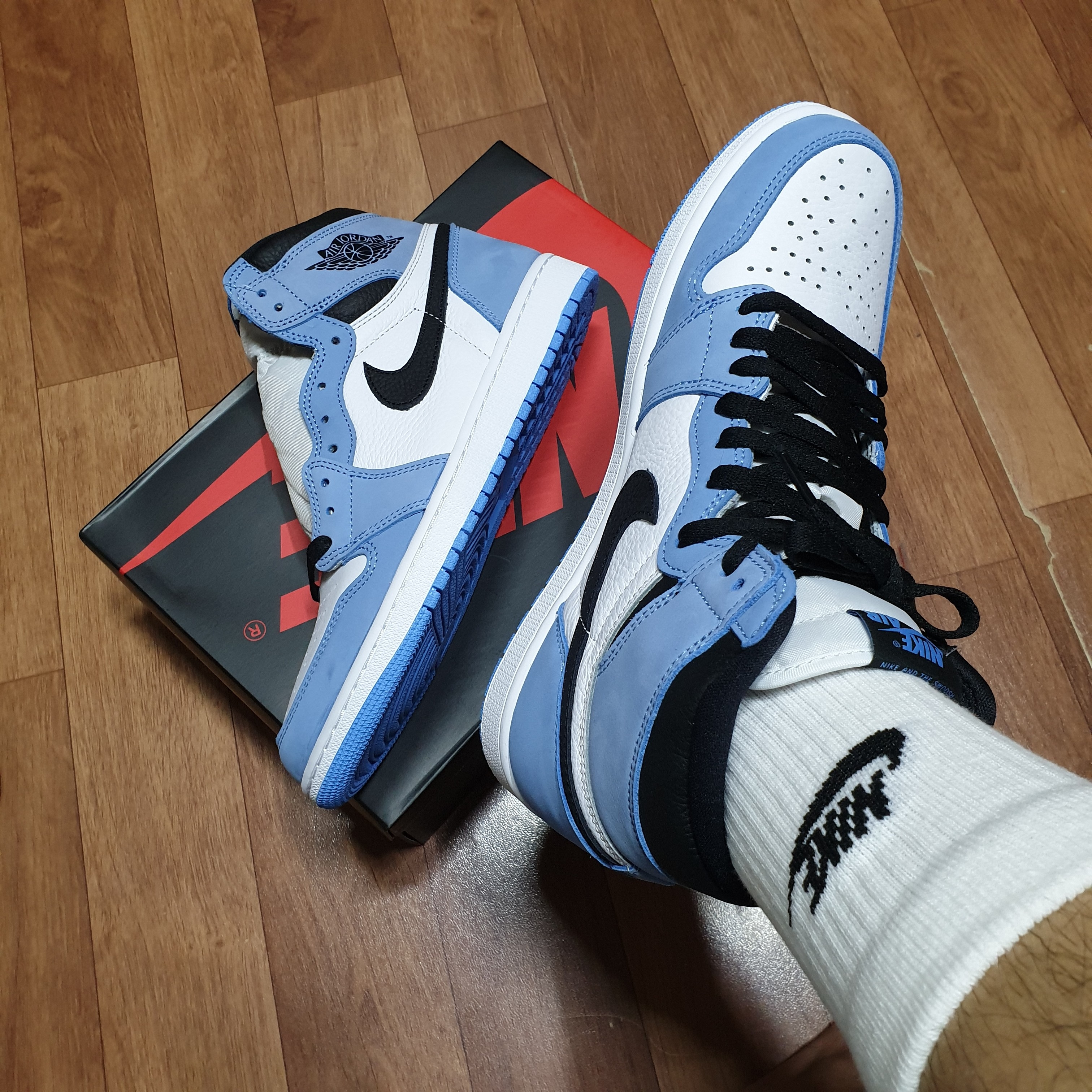 Jordan 1 Retro High OG University Blue 착용 스타일