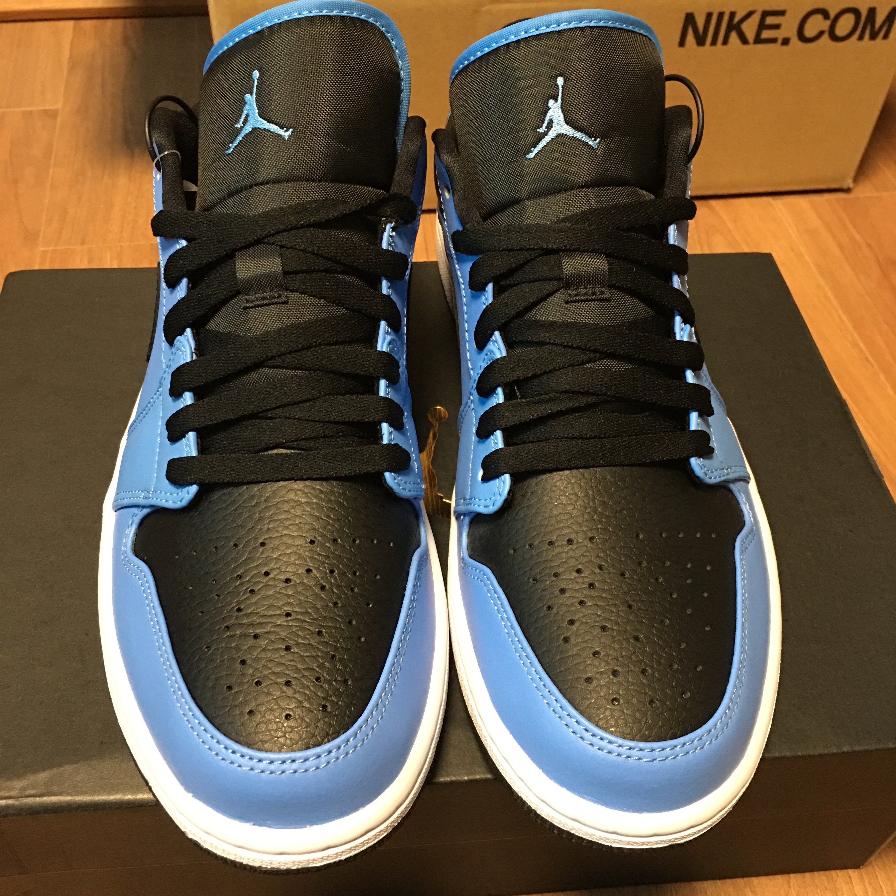 Jordan 1 Low University Blue Black 착용 스타일 - 2