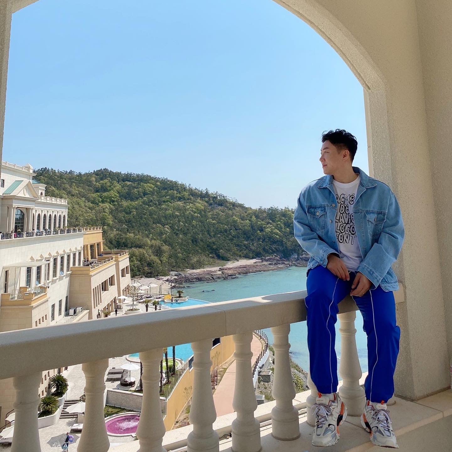 Balenciaga Track Sneakers White Orange 2019 착용 스타일 - 2