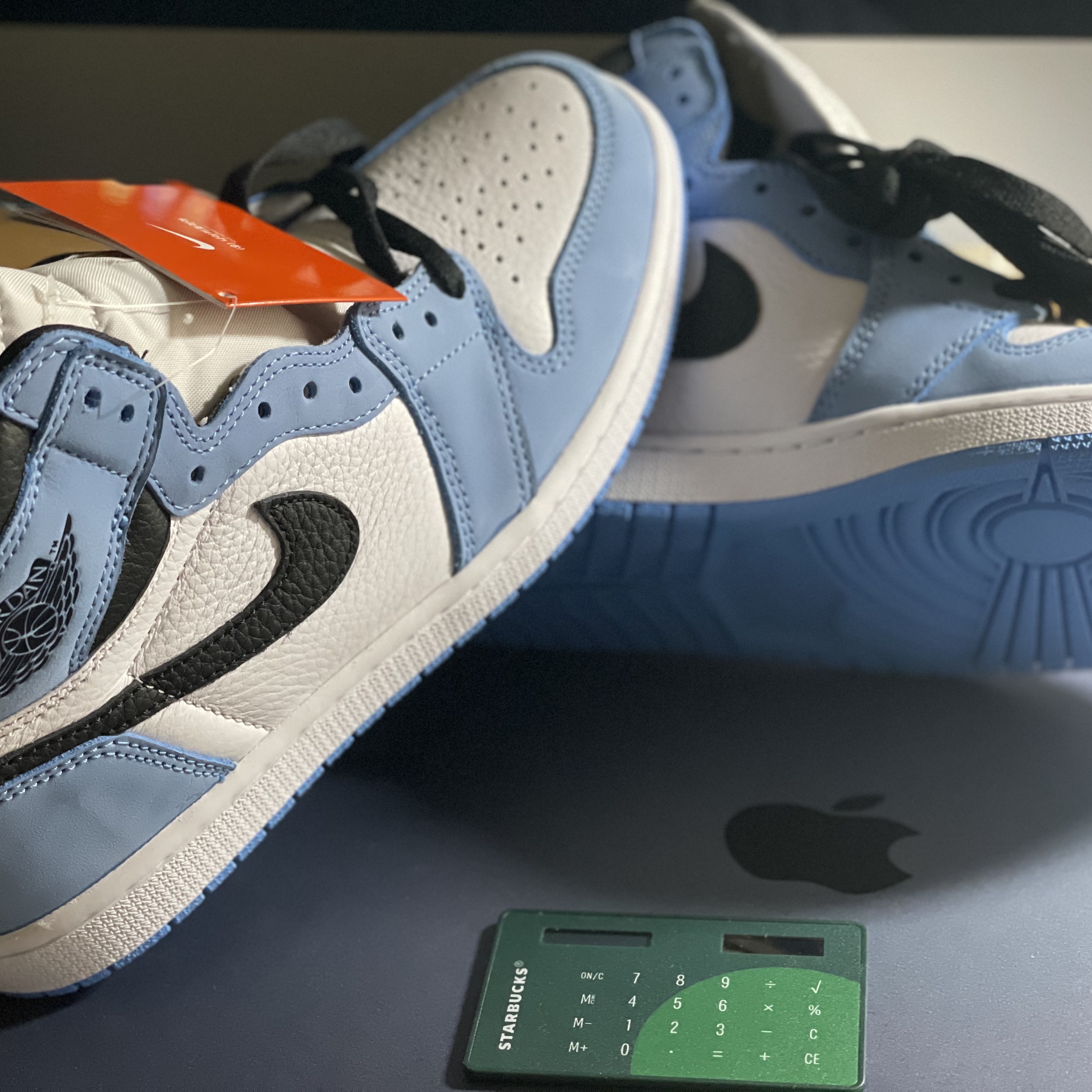 Jordan 1 Retro High OG University Blue 착용 스타일