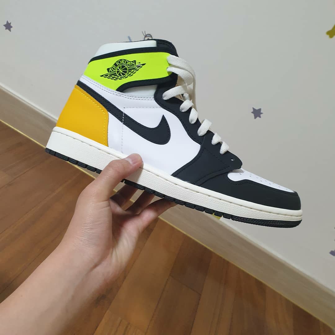 Jordan 1 Retro High OG Volt Gold 착용 스타일 - 2