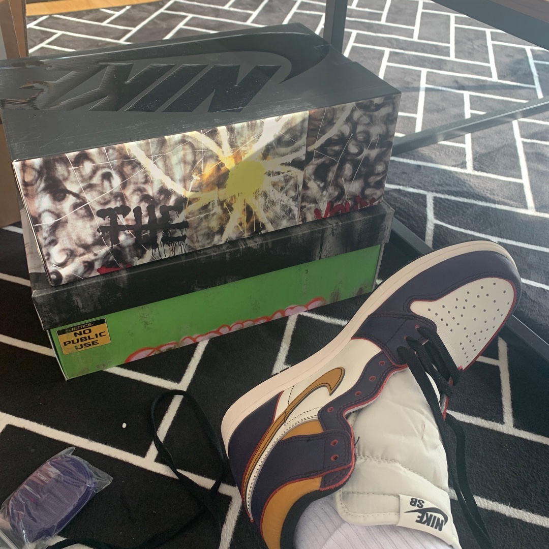 Jordan 1 Retro High OG Defiant SB LA to Chicago, Nike x Readymade Blazer Mid Black 착용 스타일