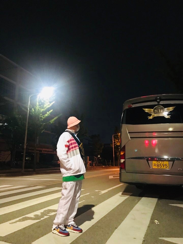 Nike x Sacai LDWaffle Blue Multi 착용 스타일 - 4