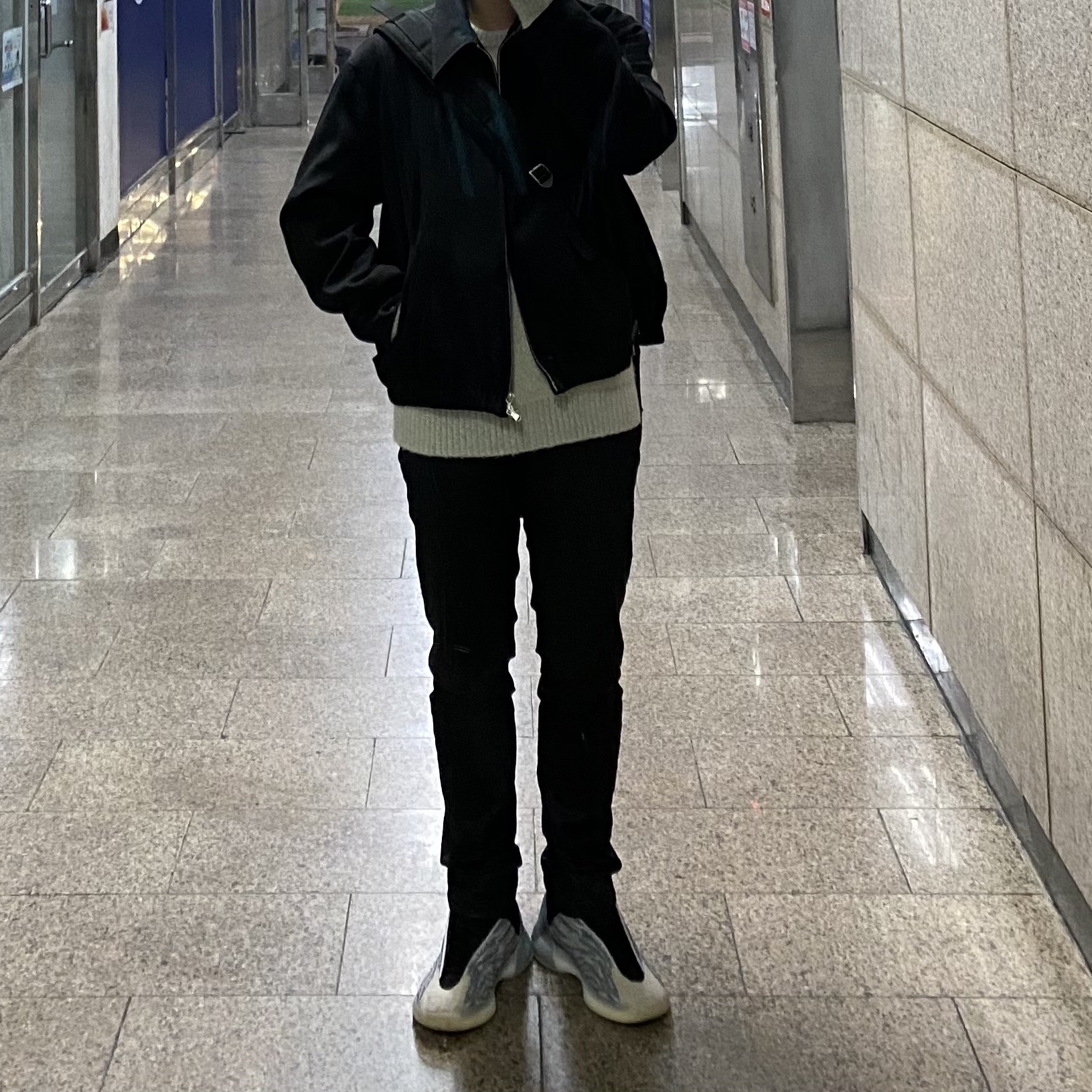 Adidas Yeezy QNTM Lifestyle, Stussy 8 Ball Heavy Brushed Mohair Sweater Cream 착용 스타일