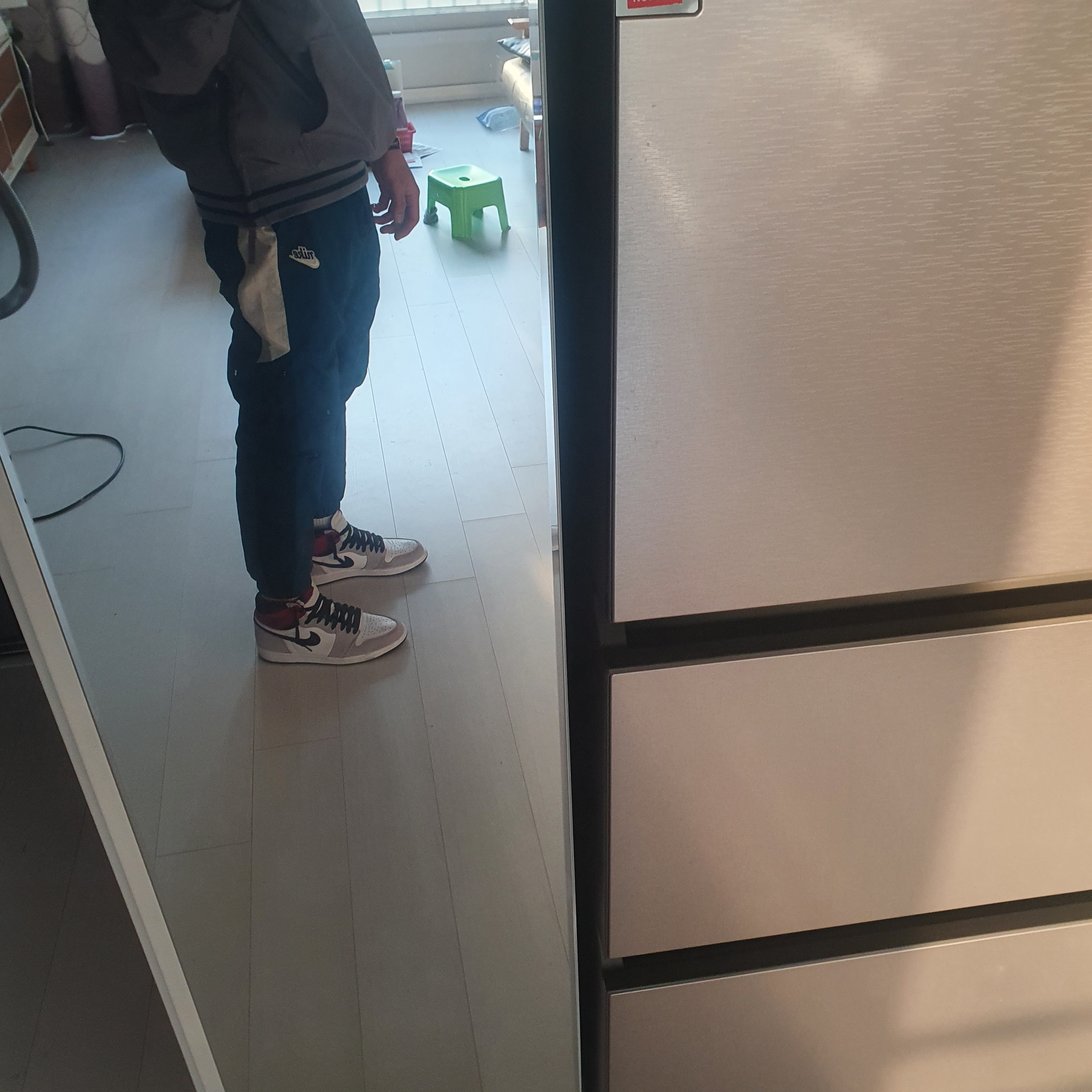 Jordan 1 Retro High OG Light Smoke Grey 착용 스타일 - 2