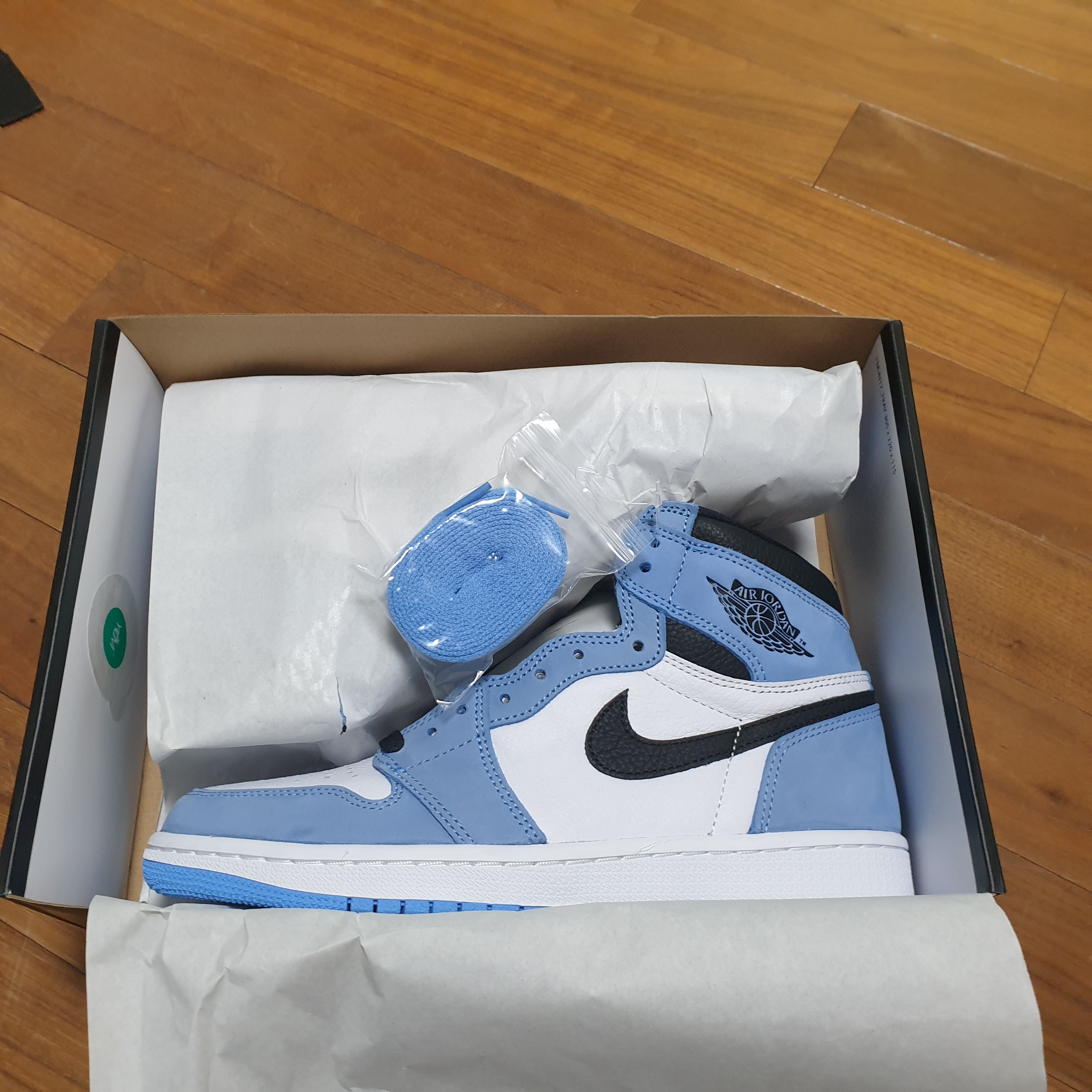 Jordan 1 Retro High OG University Blue 착용 스타일 - 1