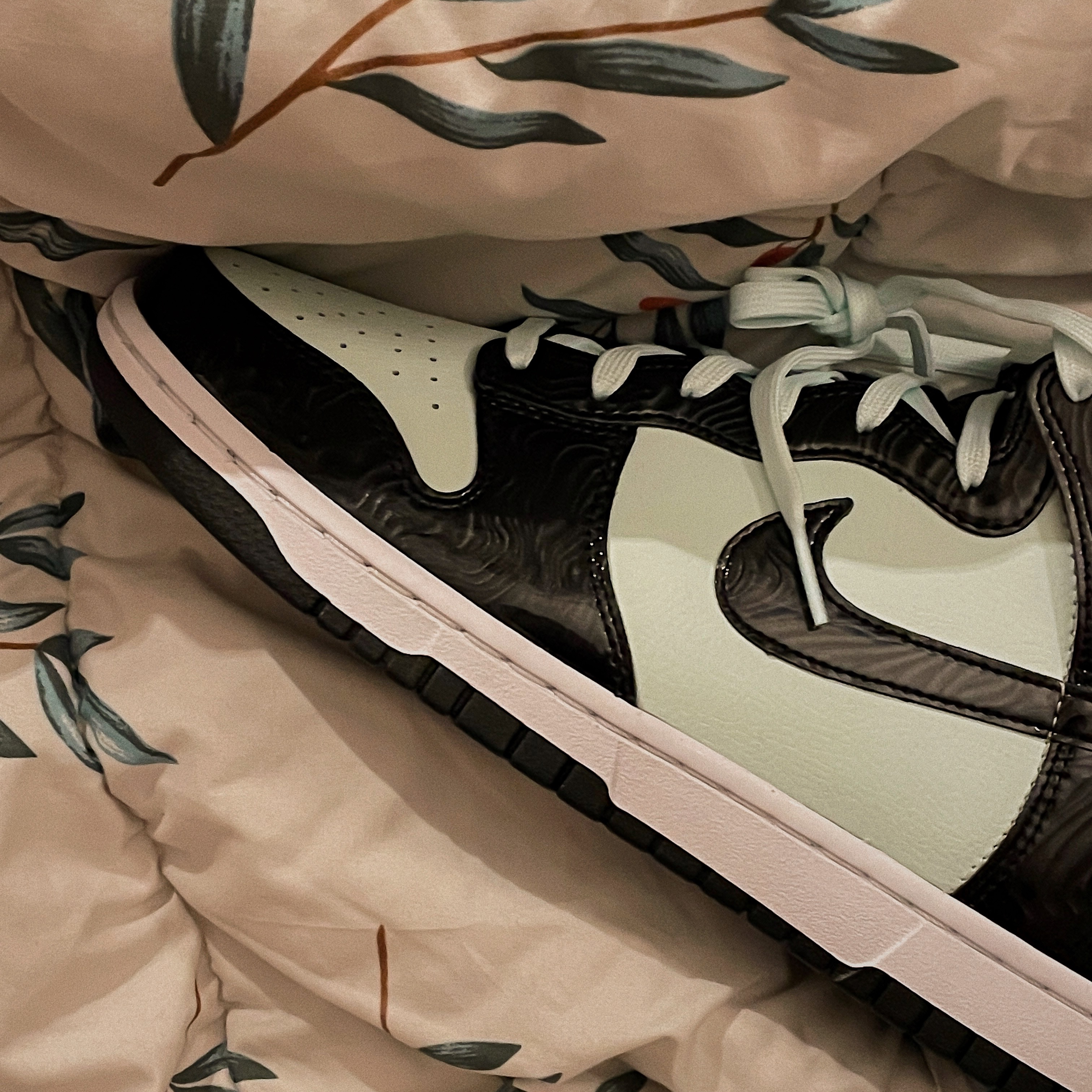 Nike Dunk High Barely Green 착용 스타일 - 2